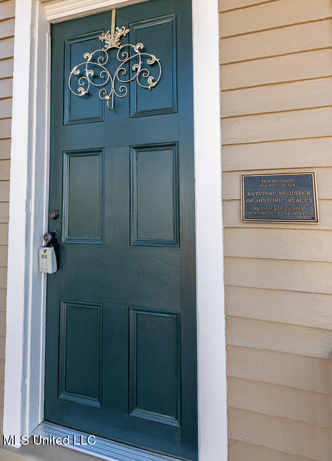 706 State Street Property Photo 5