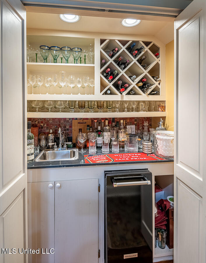 706 State Street Property Photo 15