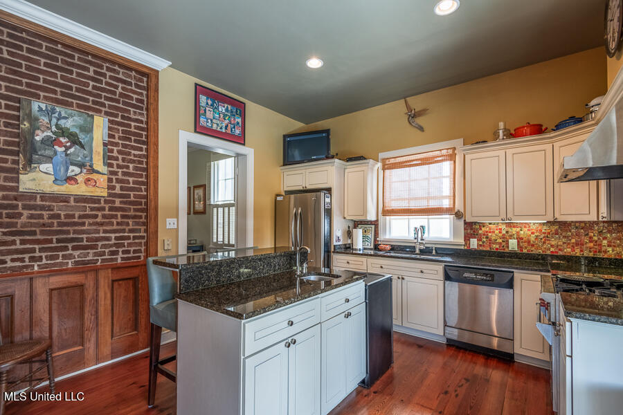 706 State Street Property Photo 17