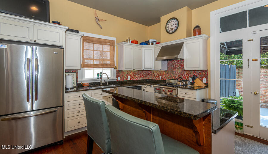 706 State Street Property Photo 19
