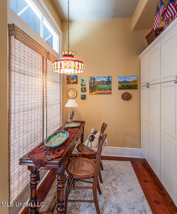 706 State Street Property Photo 21