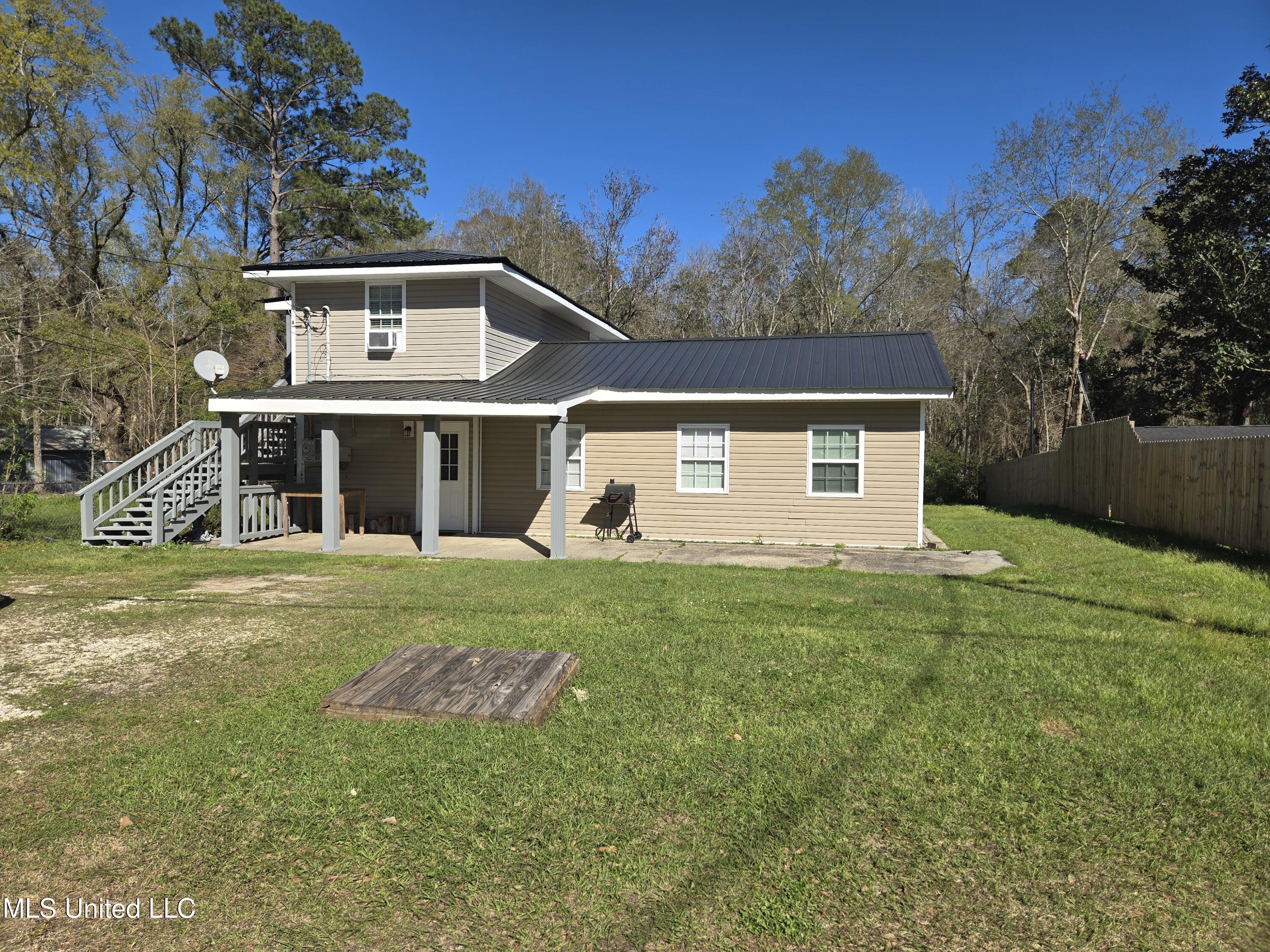 1704 Adcox Road Property Photo 1