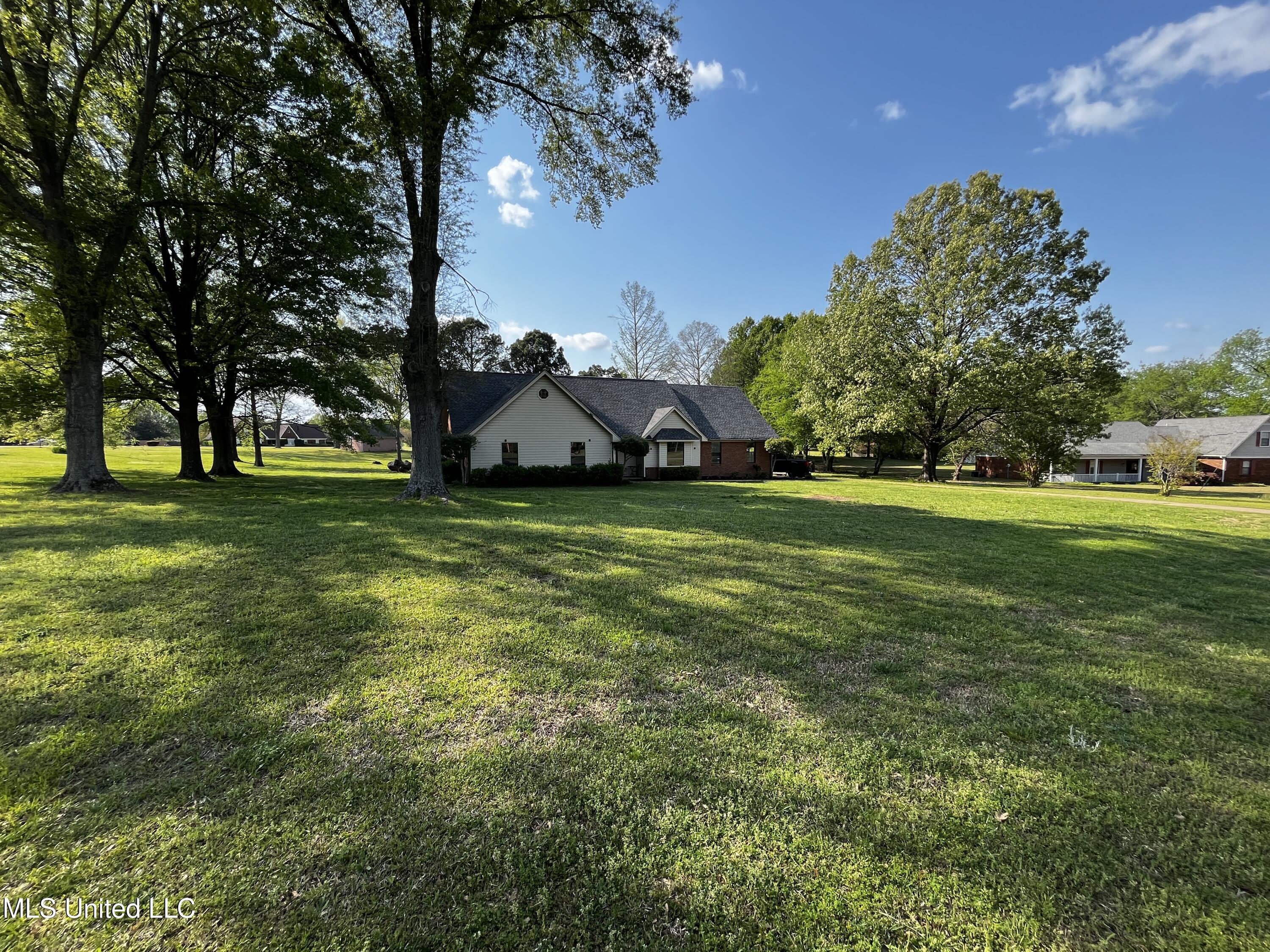 8165 Meadowood Cove Property Photo 1