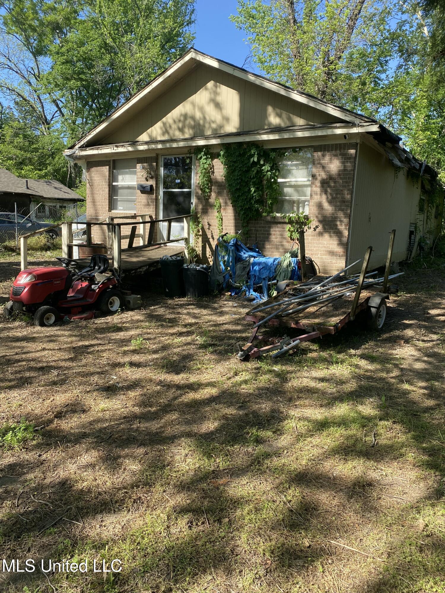 3704 Hollywood Avenue Property Photo 1