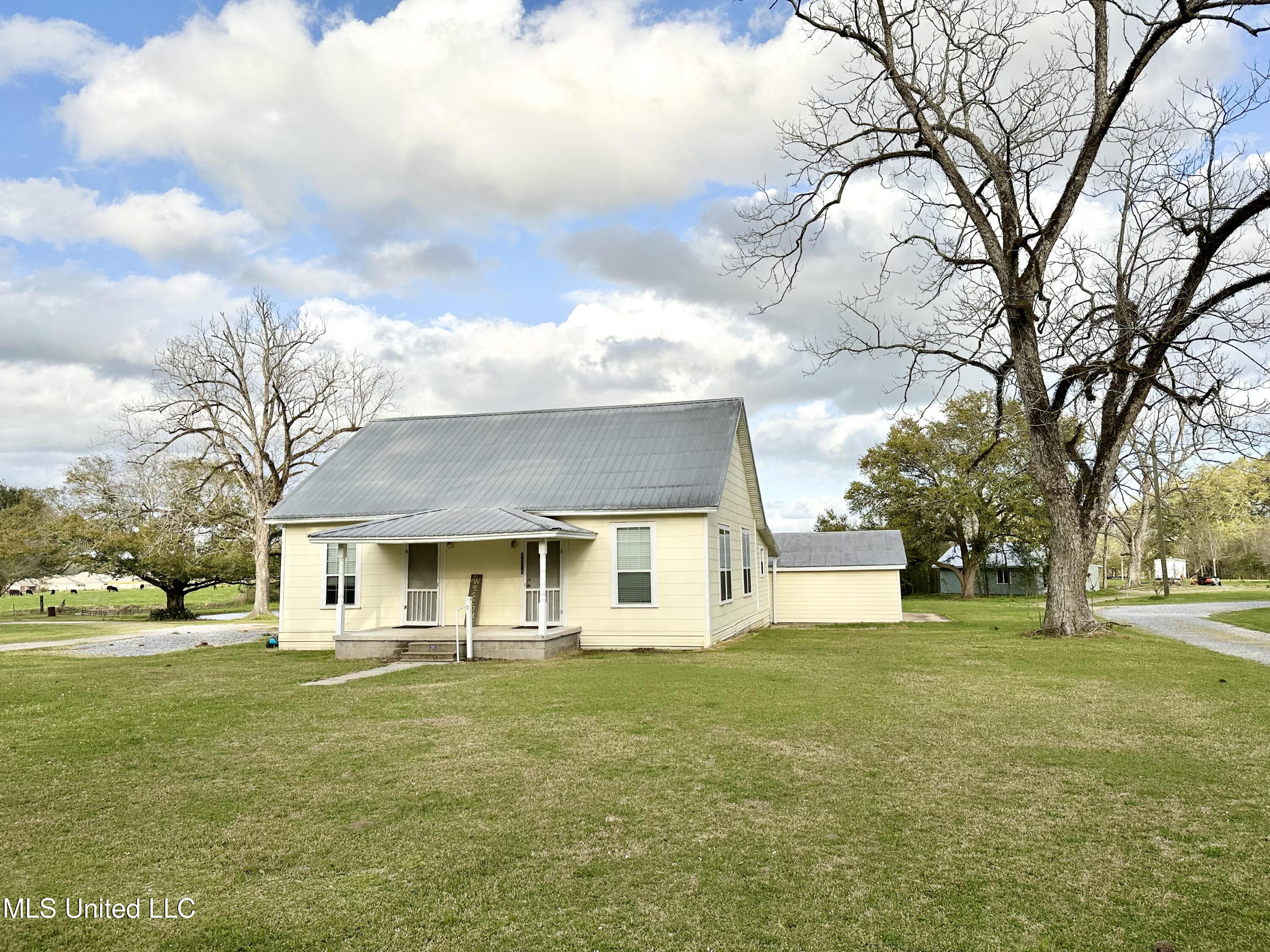 1298 Mill Street Extension Property Photo 1