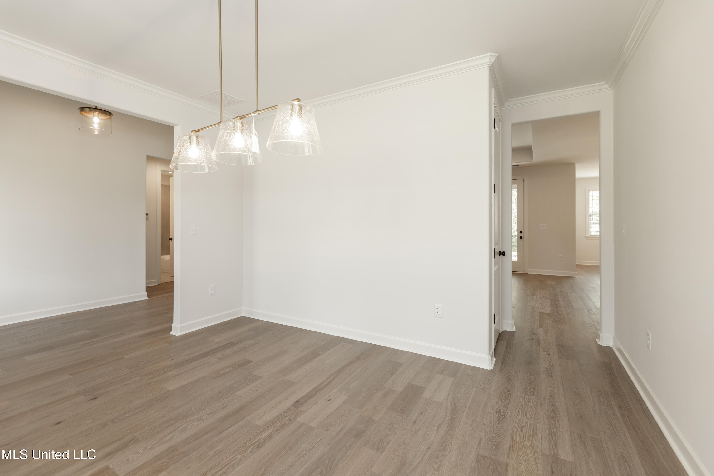 115 Cedar Crest Cove Property Photo 5