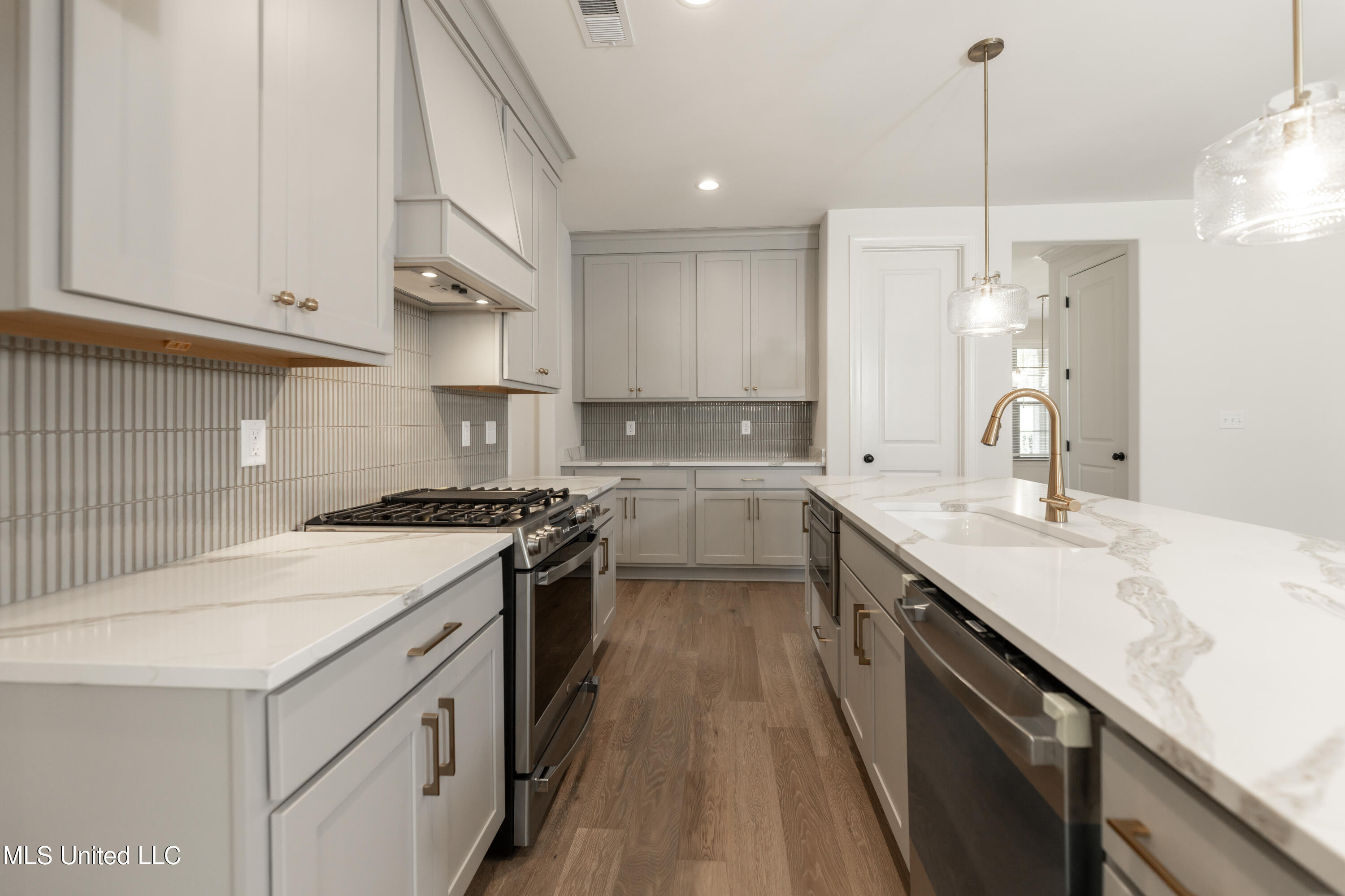 115 Cedar Crest Cove Property Photo 10