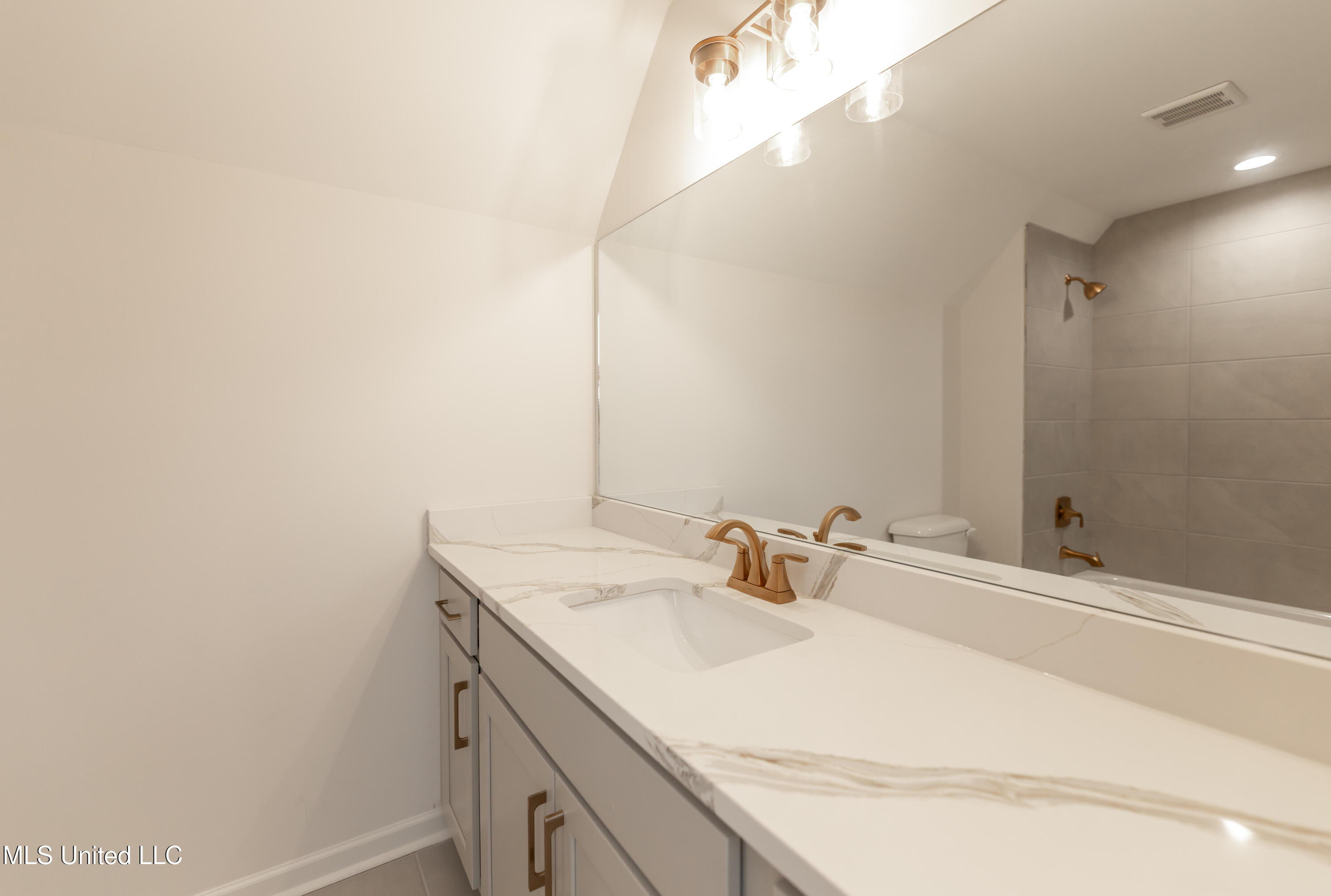 115 Cedar Crest Cove Property Photo 22