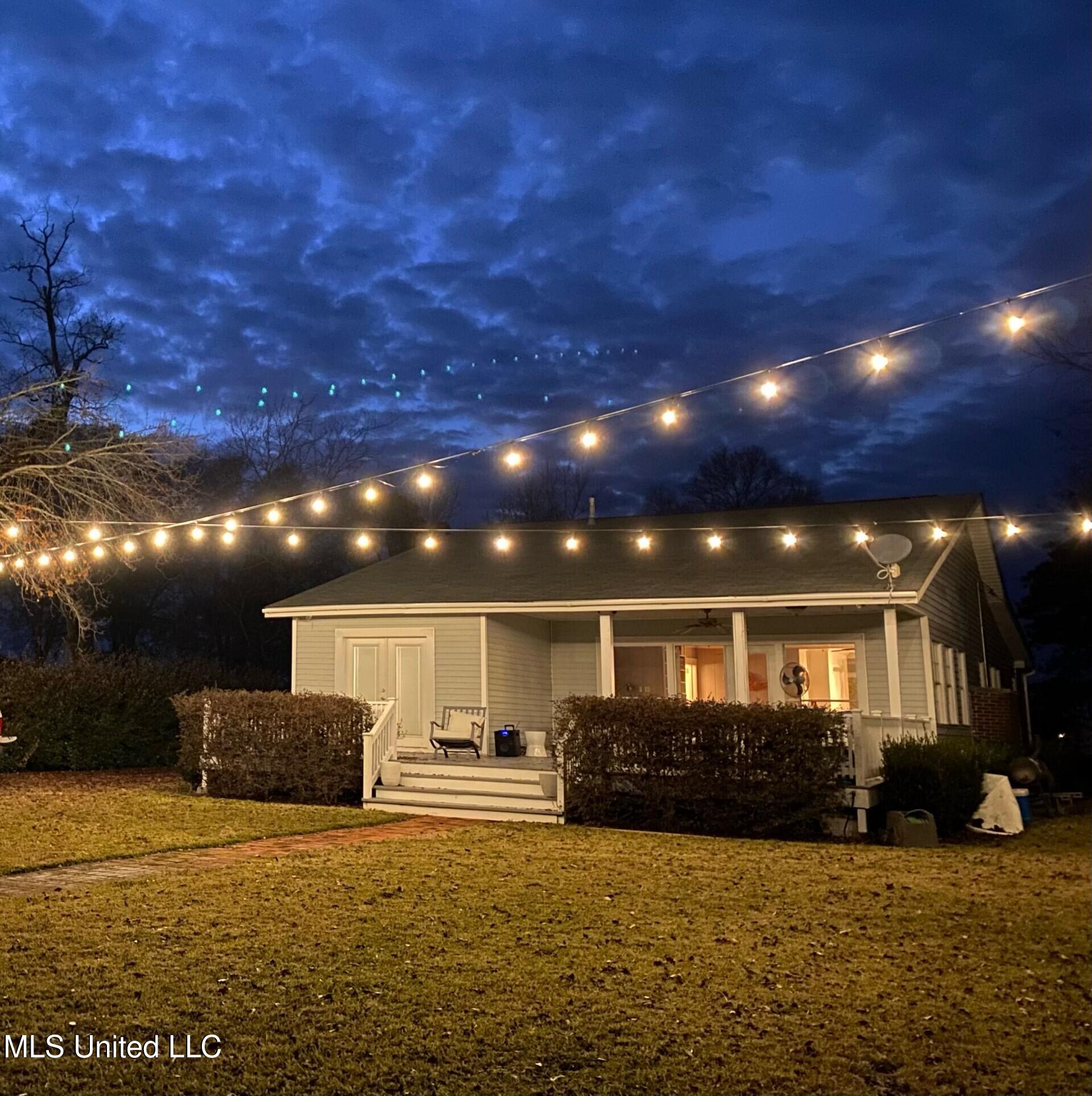 5925 Highway 568 Property Photo 1