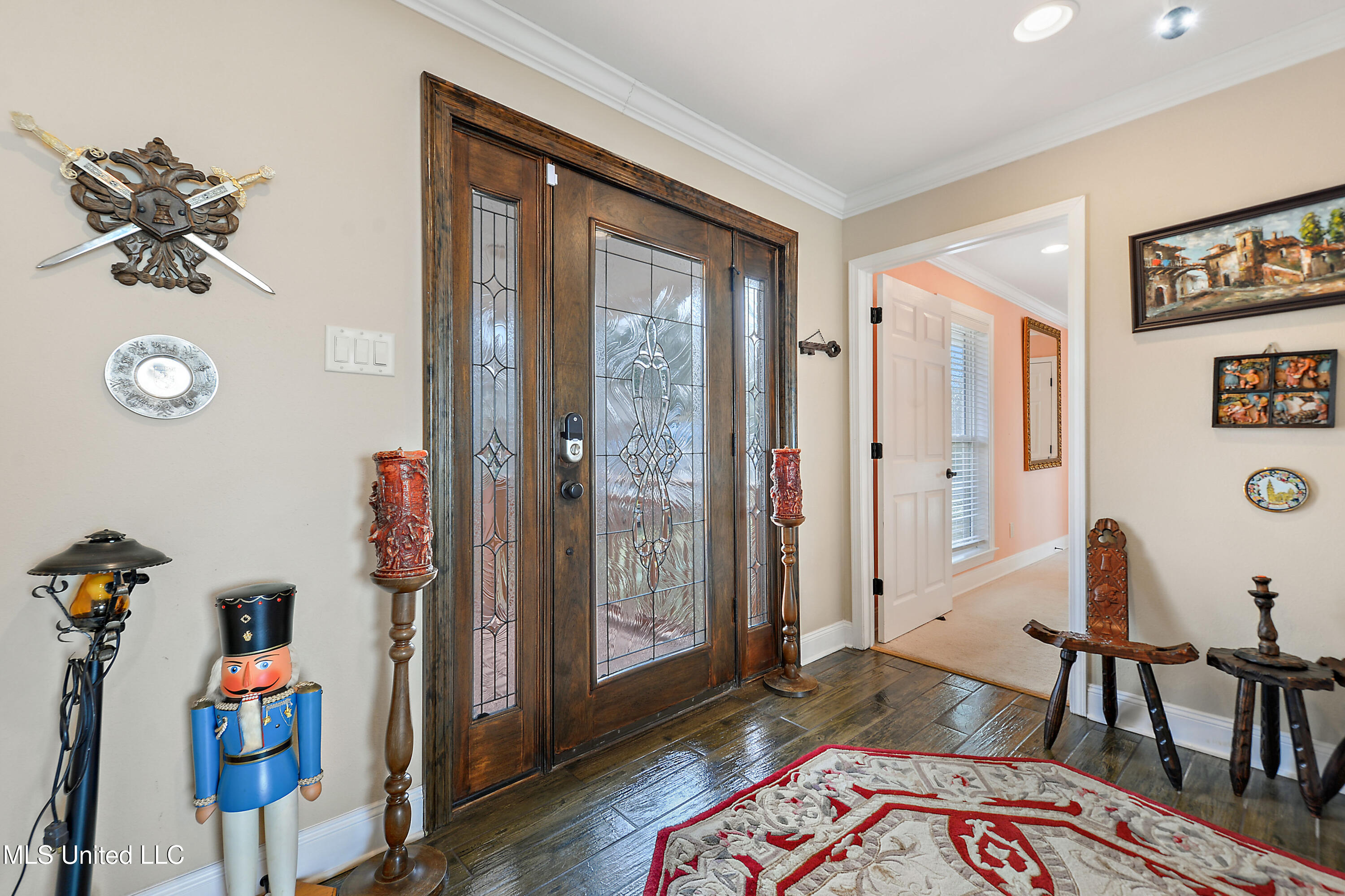 2562 Mercedes Drive Property Photo 3