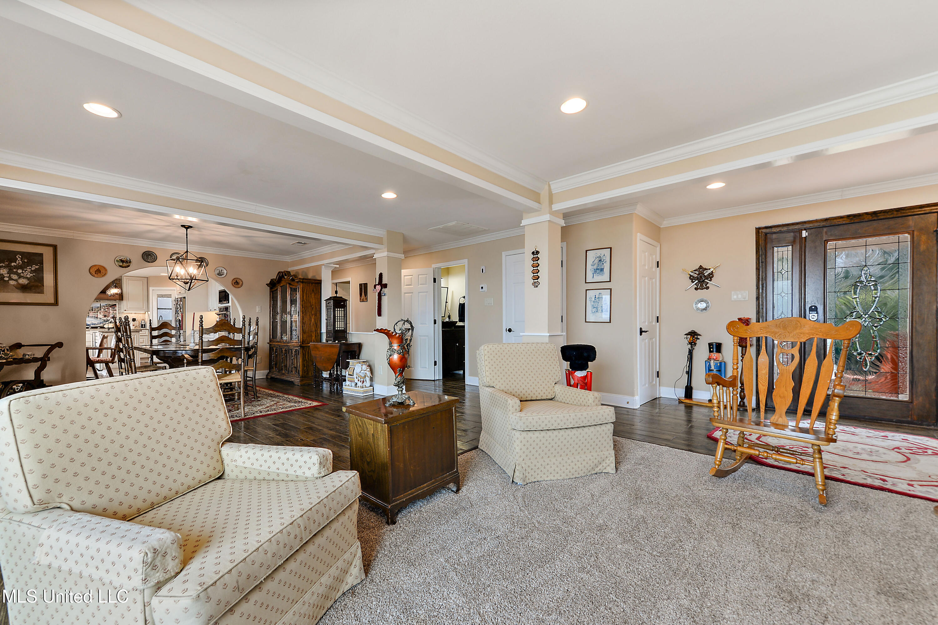 2562 Mercedes Drive Property Photo 5