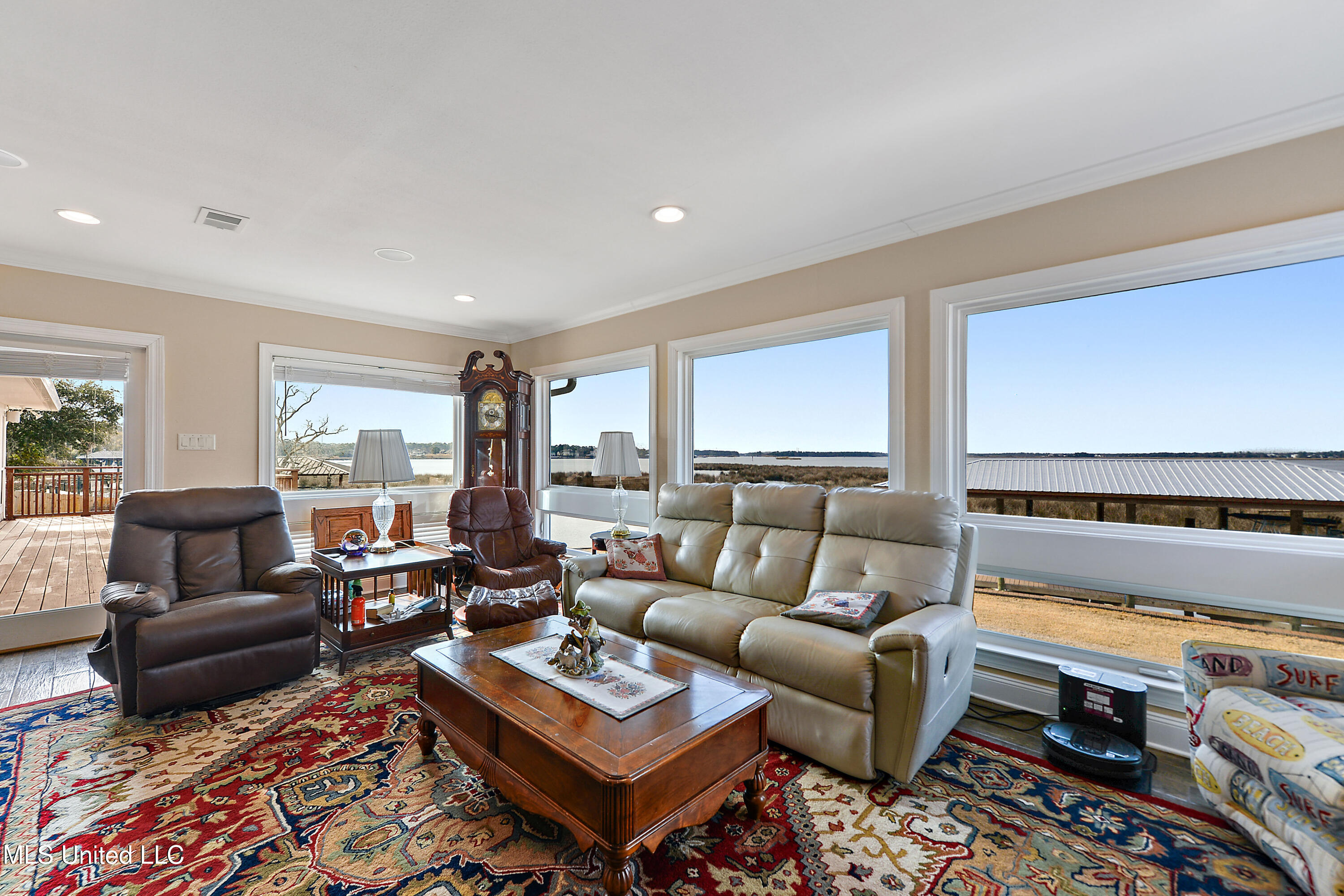 2562 Mercedes Drive Property Photo 7