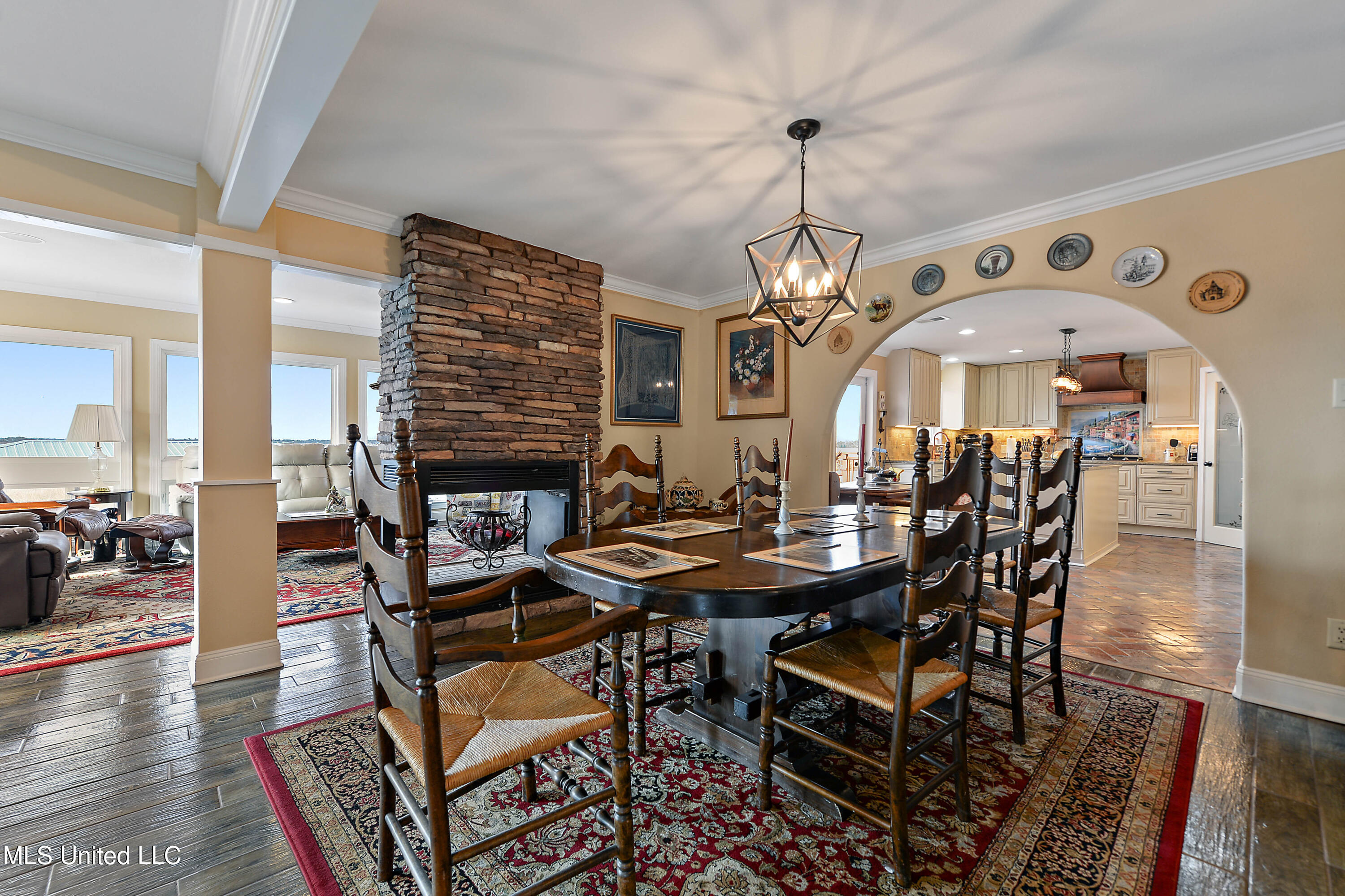 2562 Mercedes Drive Property Photo 10