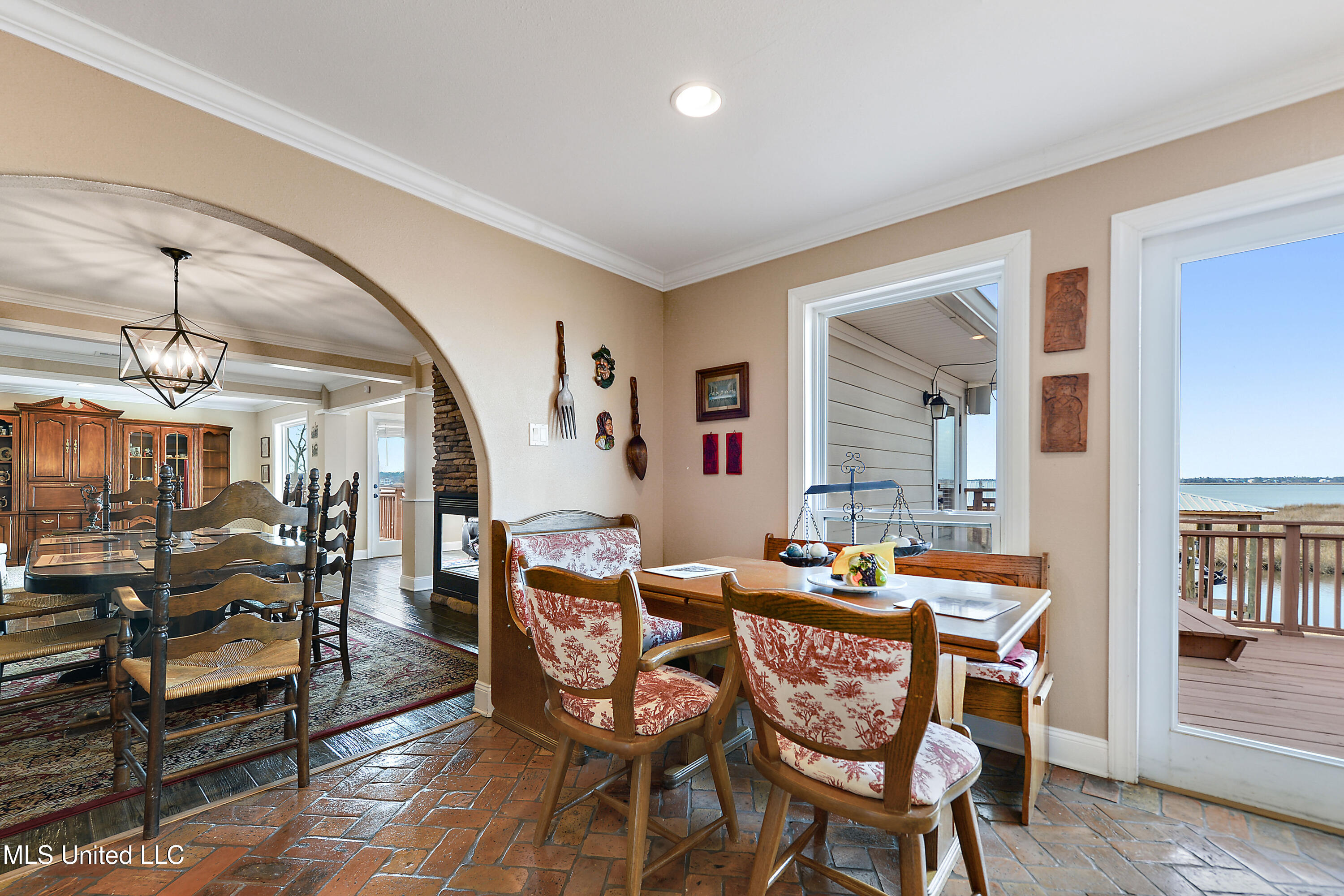 2562 Mercedes Drive Property Photo 11