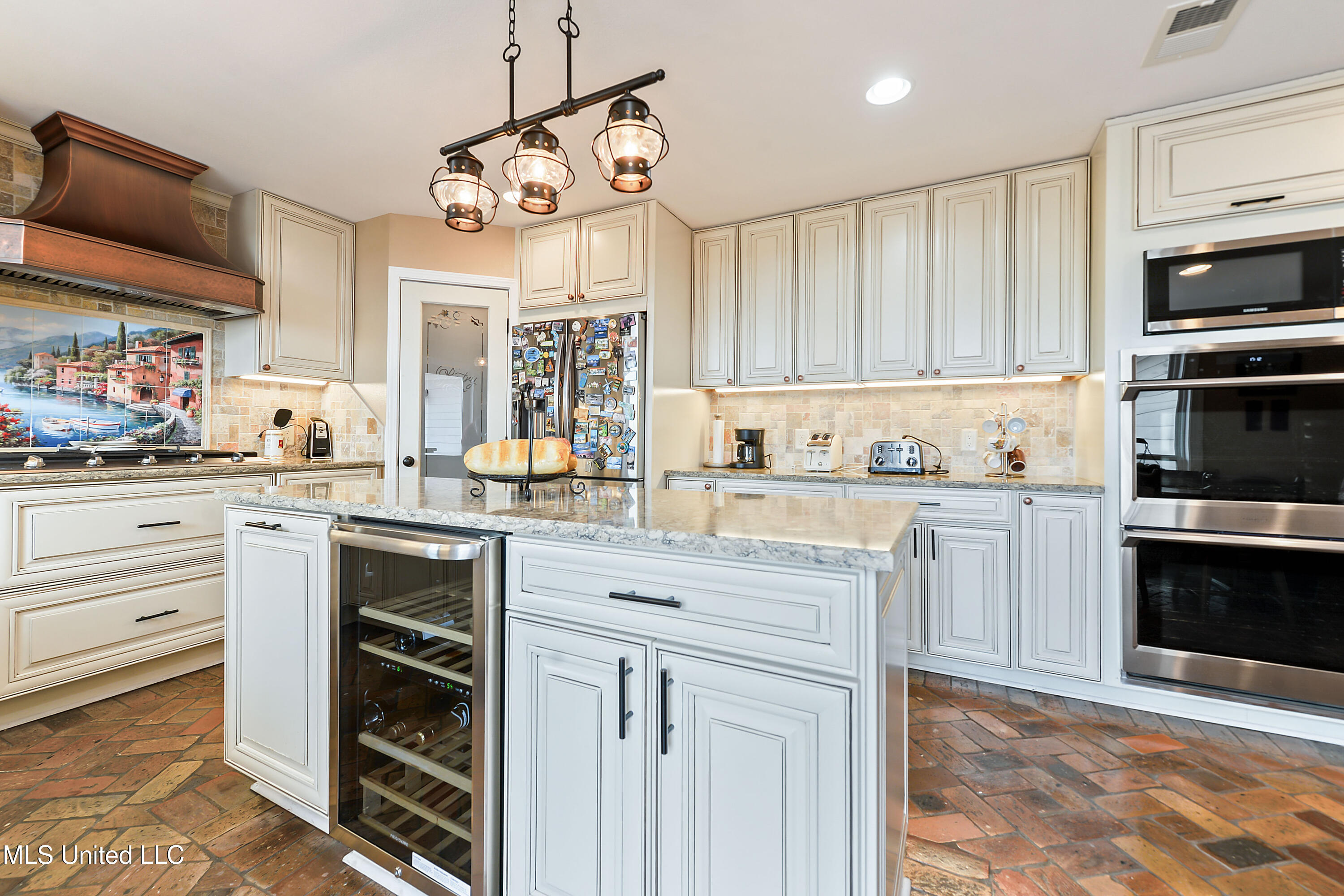 2562 Mercedes Drive Property Photo 13