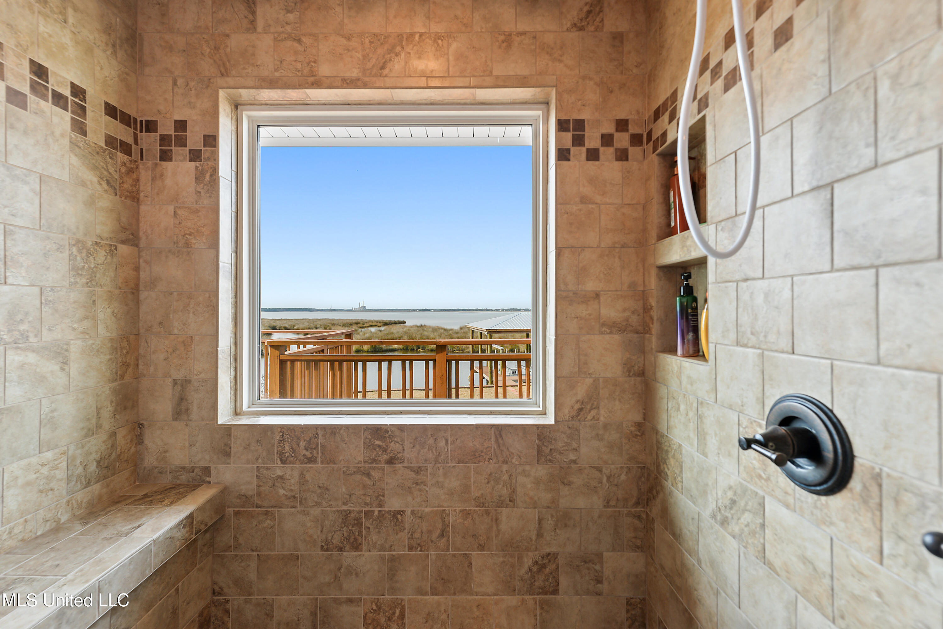 2562 Mercedes Drive Property Photo 20