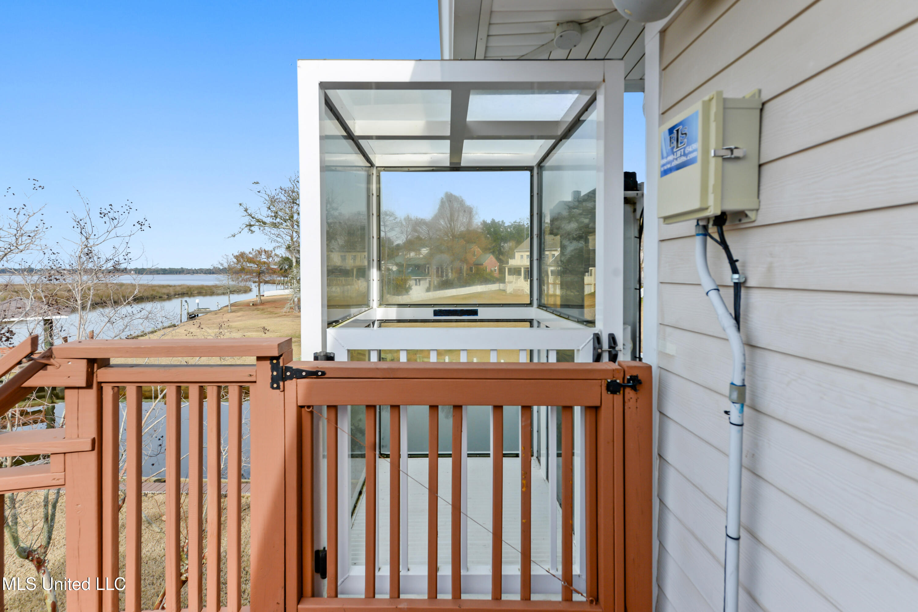 2562 Mercedes Drive Property Photo 28