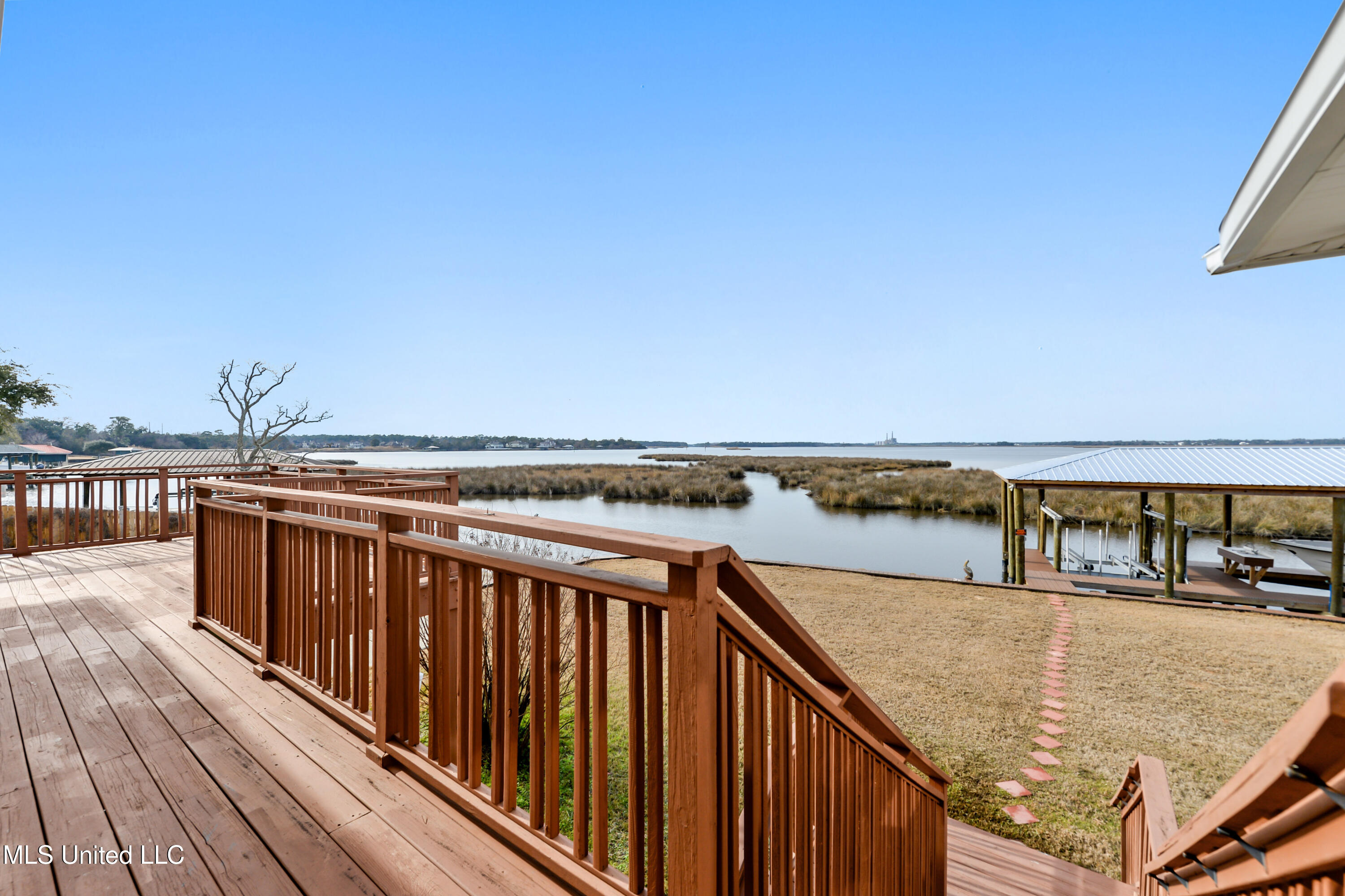 2562 Mercedes Drive Property Photo 30