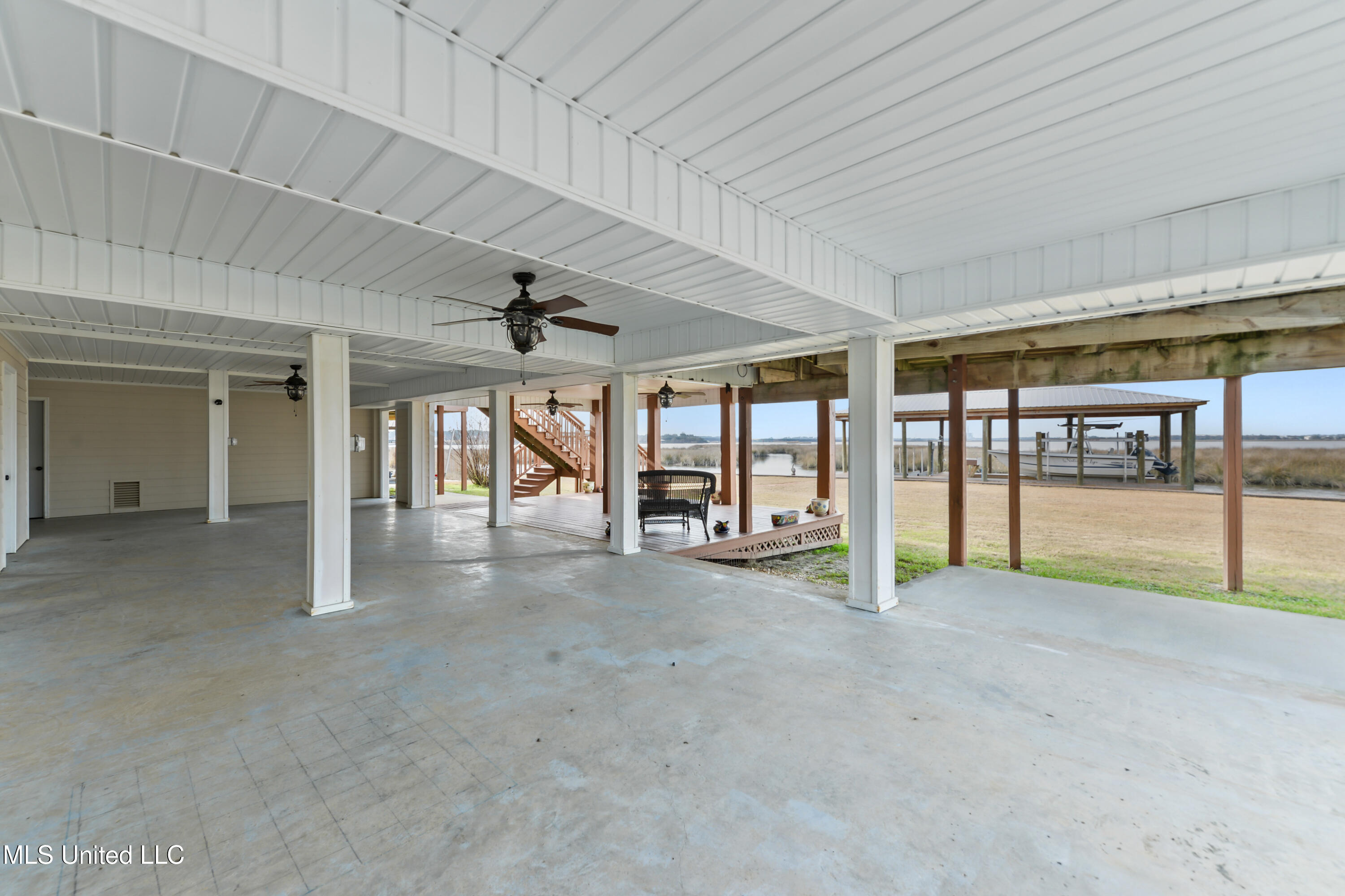 2562 Mercedes Drive Property Photo 33