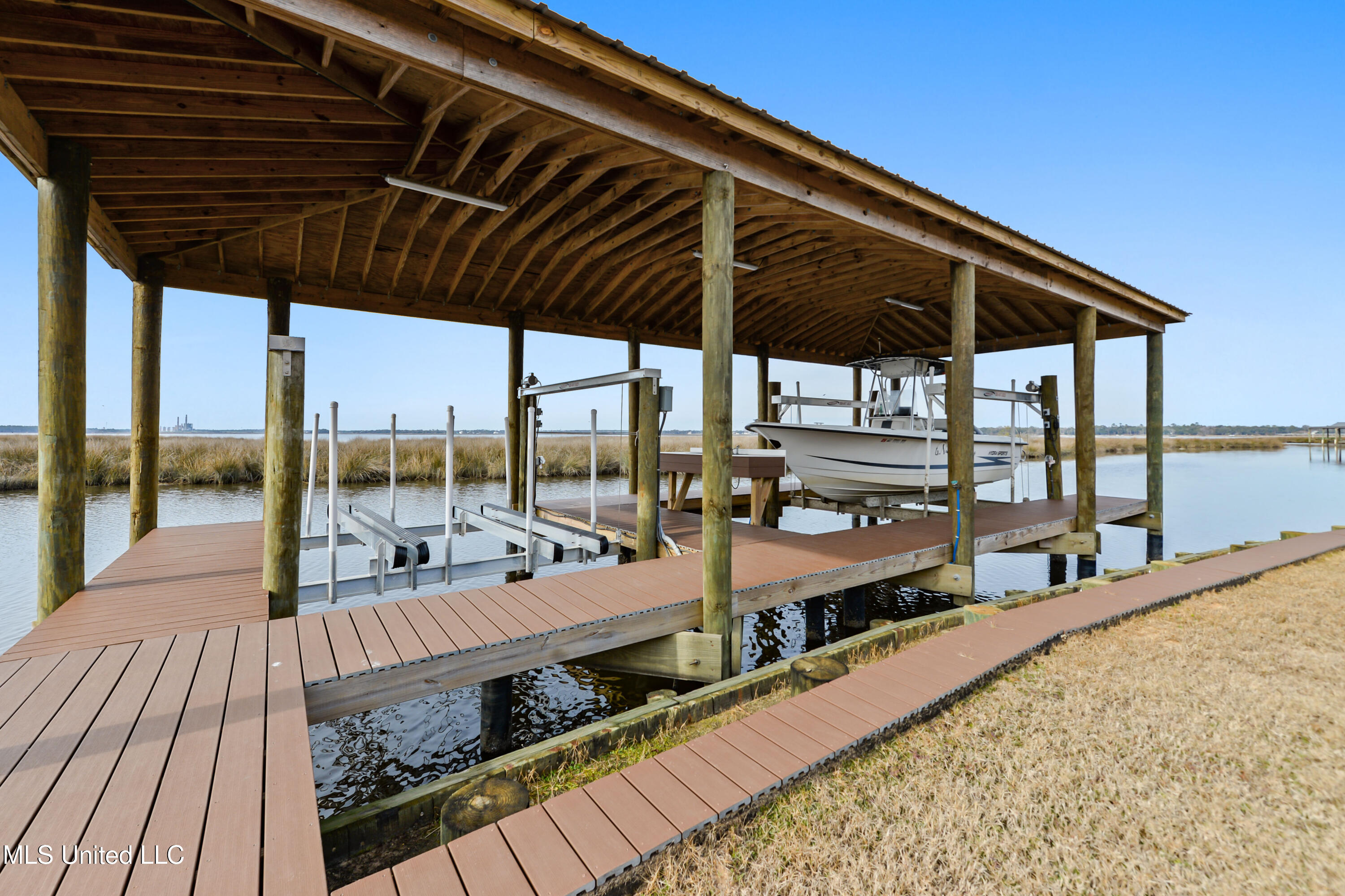 2562 Mercedes Drive Property Photo 34