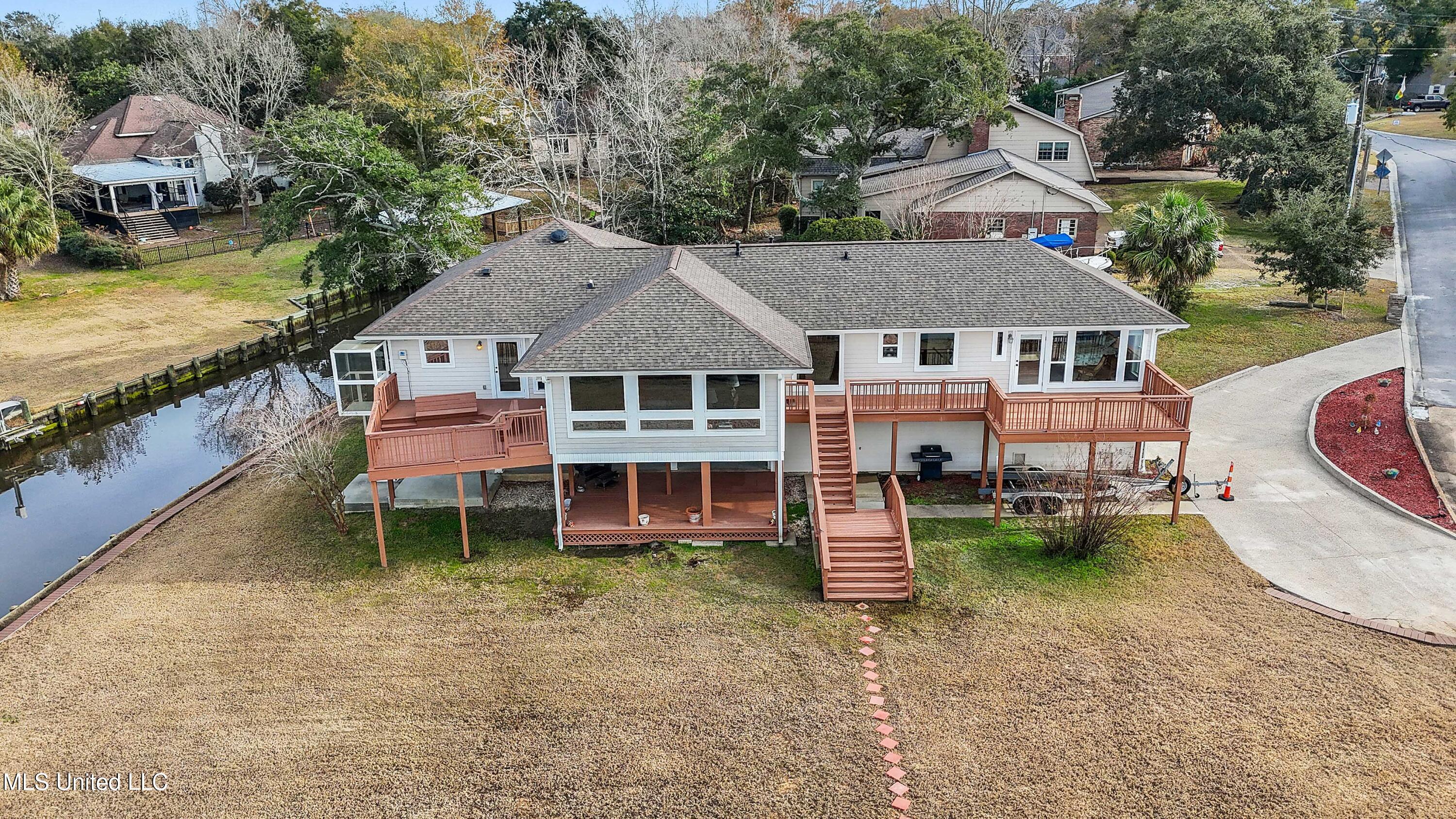 2562 Mercedes Drive Property Photo 37