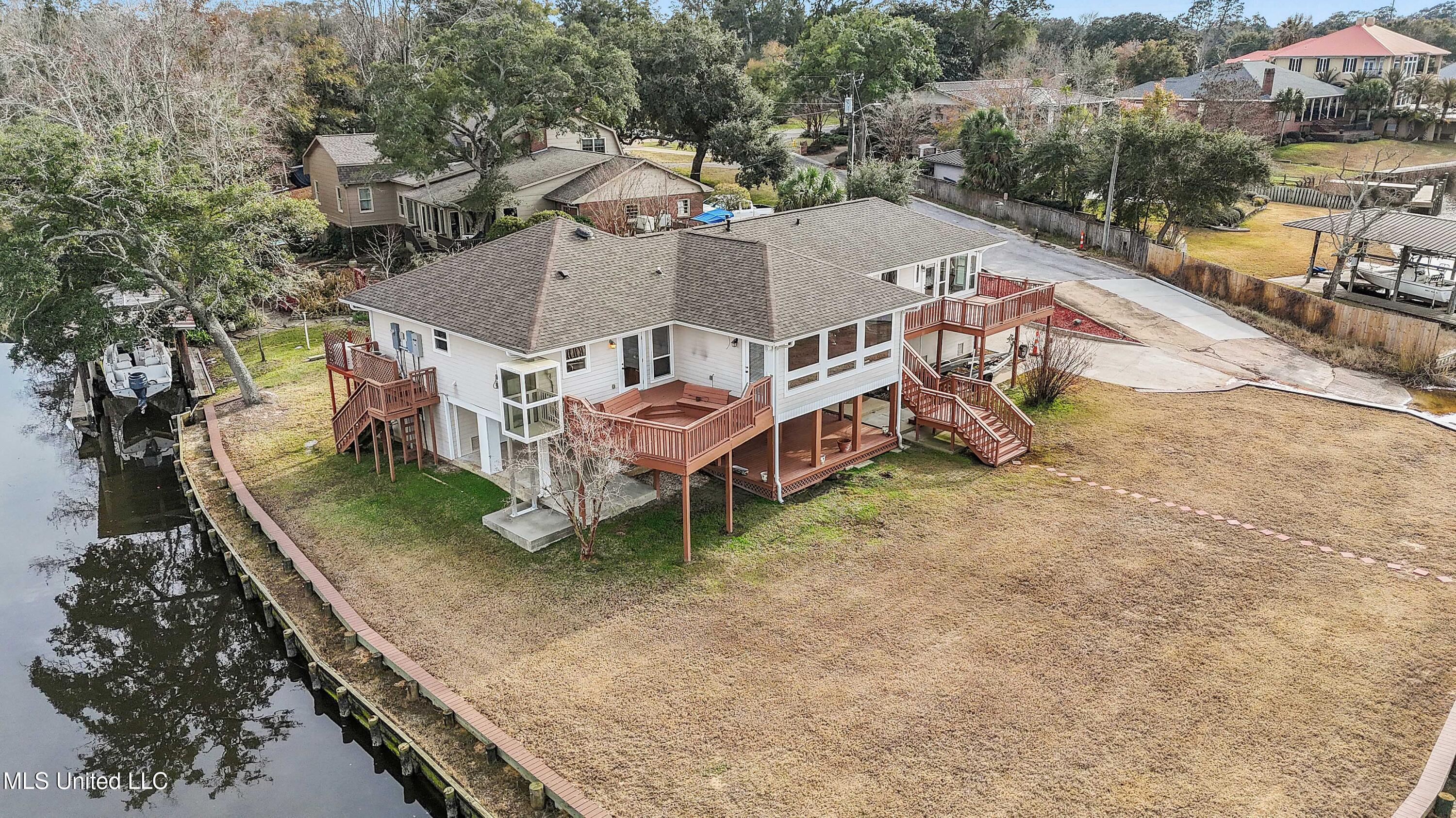 2562 Mercedes Drive Property Photo 38