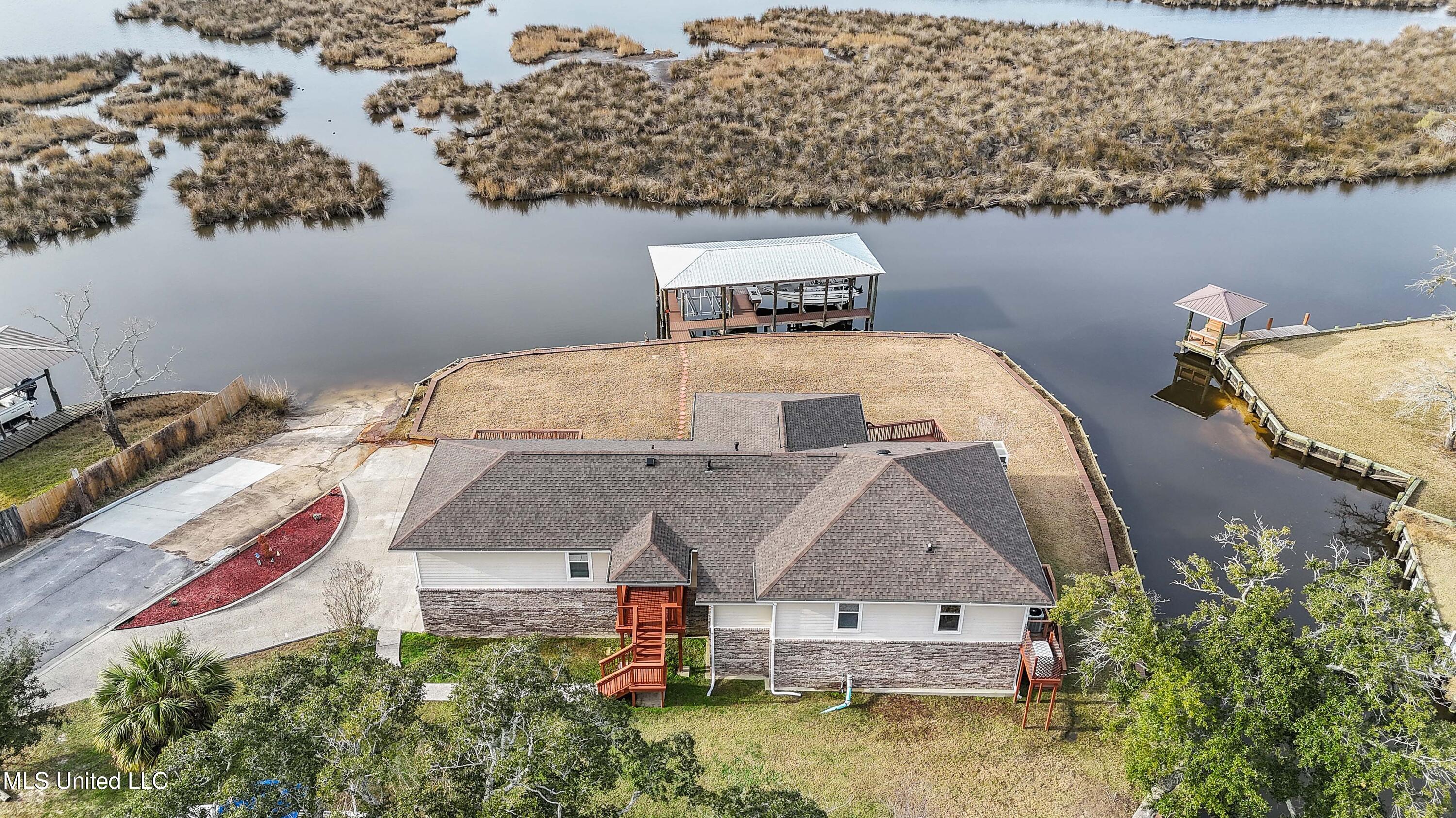 2562 Mercedes Drive Property Photo 41