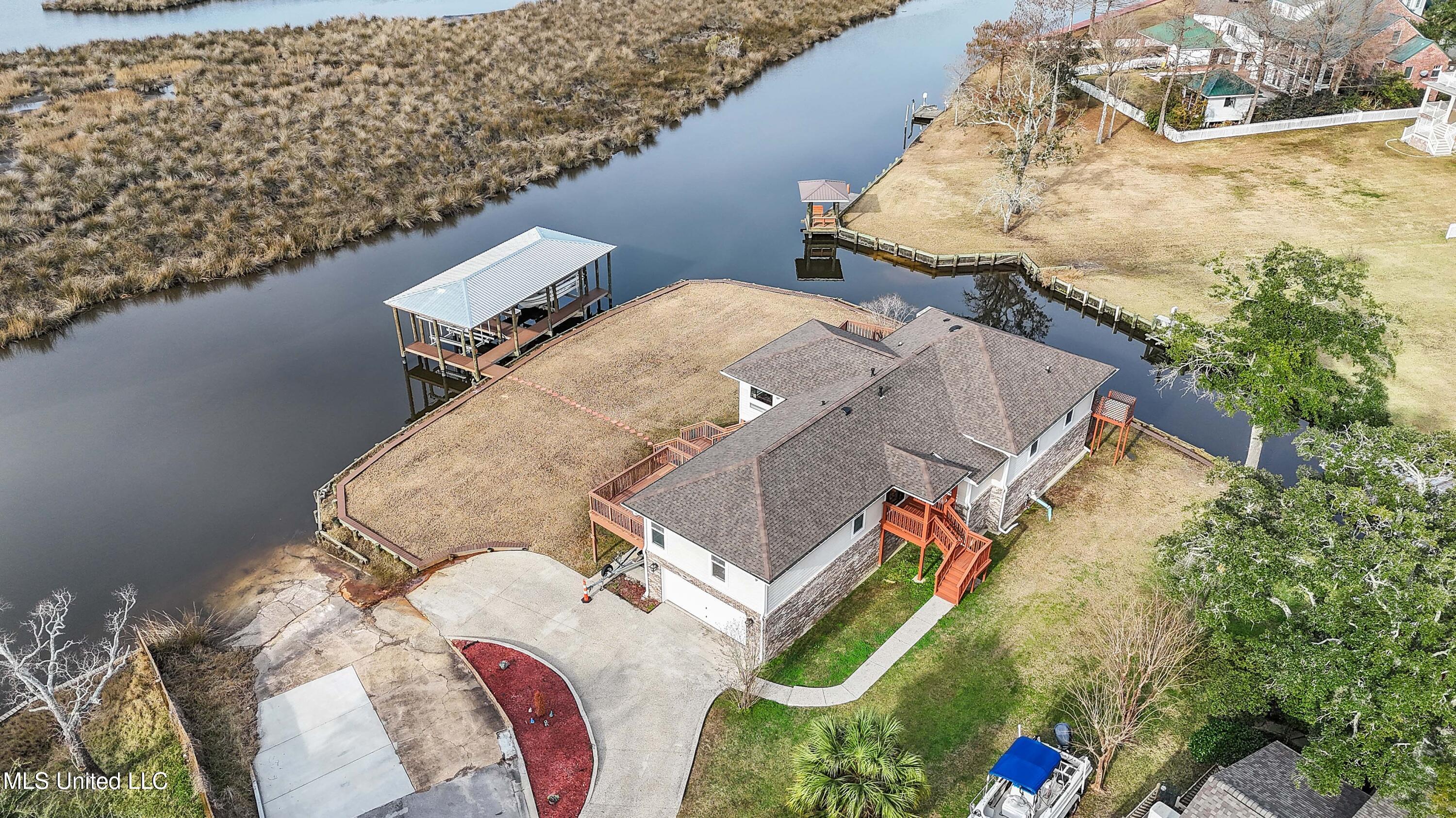 2562 Mercedes Drive Property Photo 42