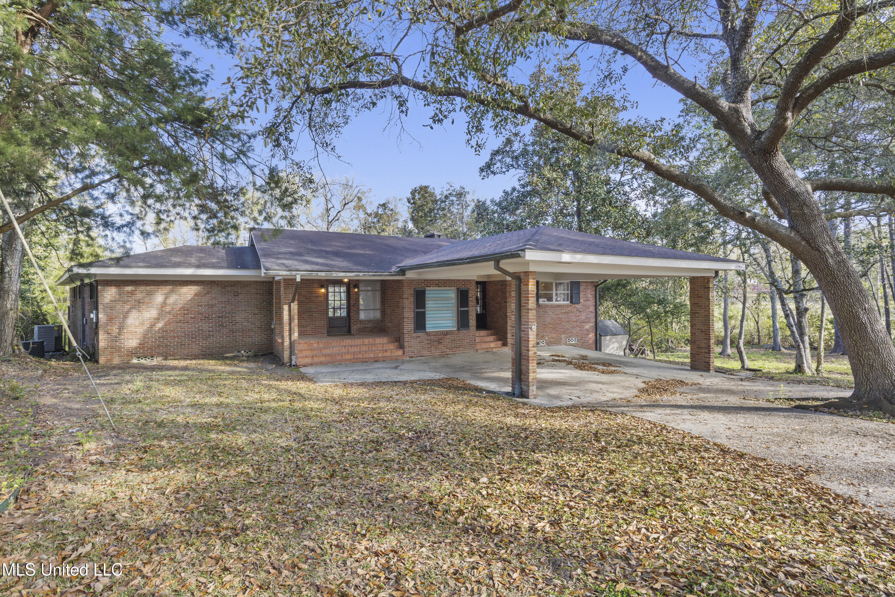 13500 Pine Road Property Photo 1