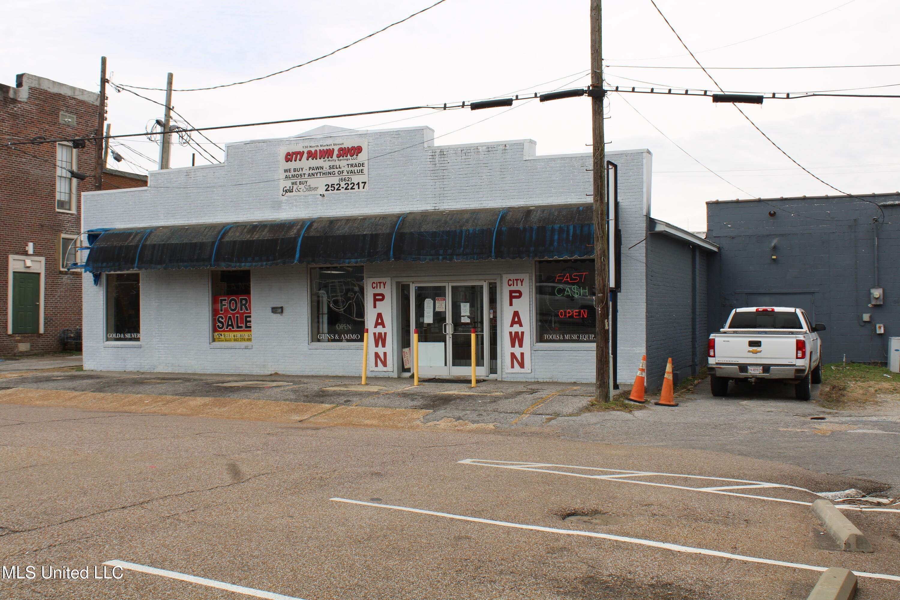 130 N Market Street Property Photo 5