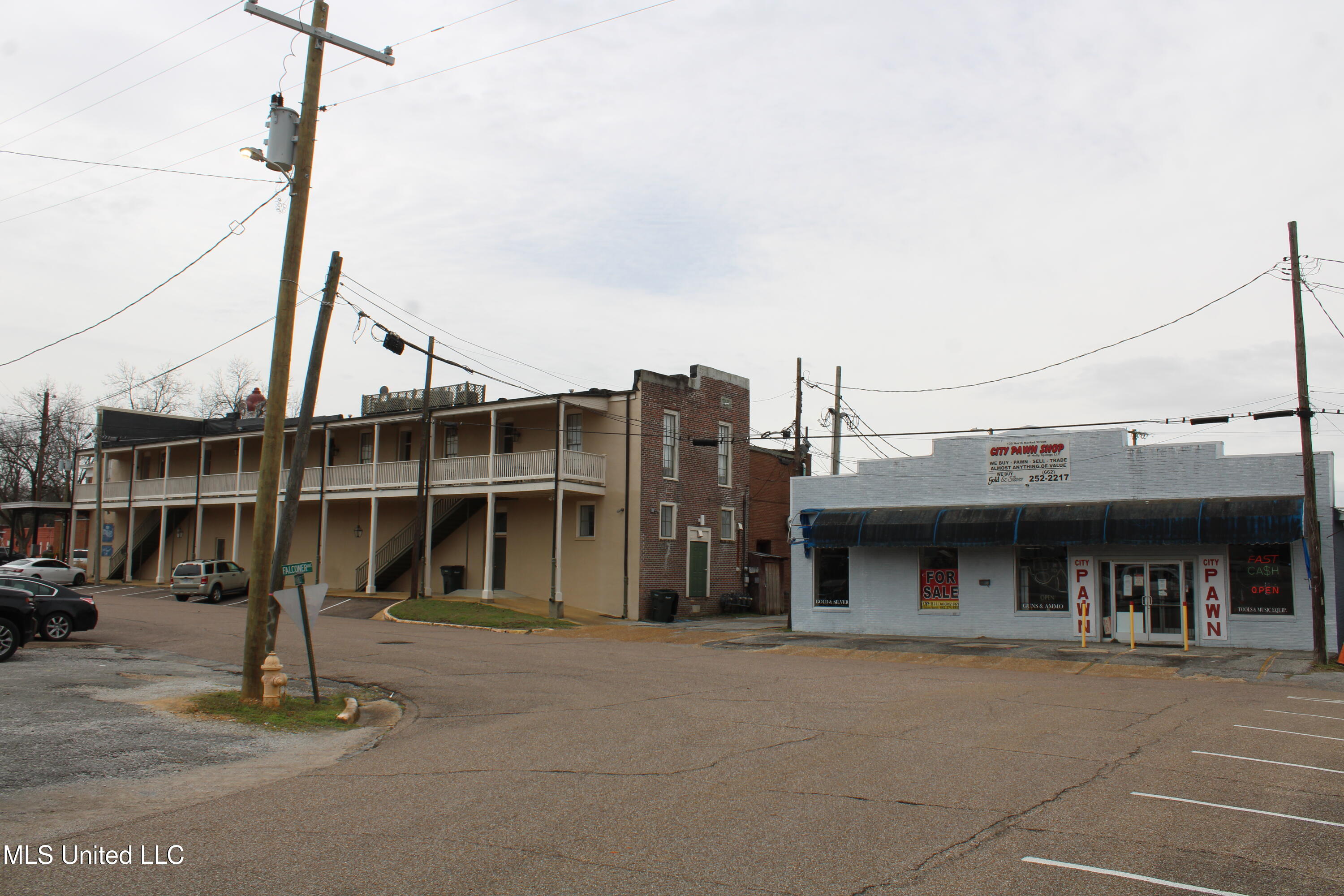 130 N Market Street Property Photo 6