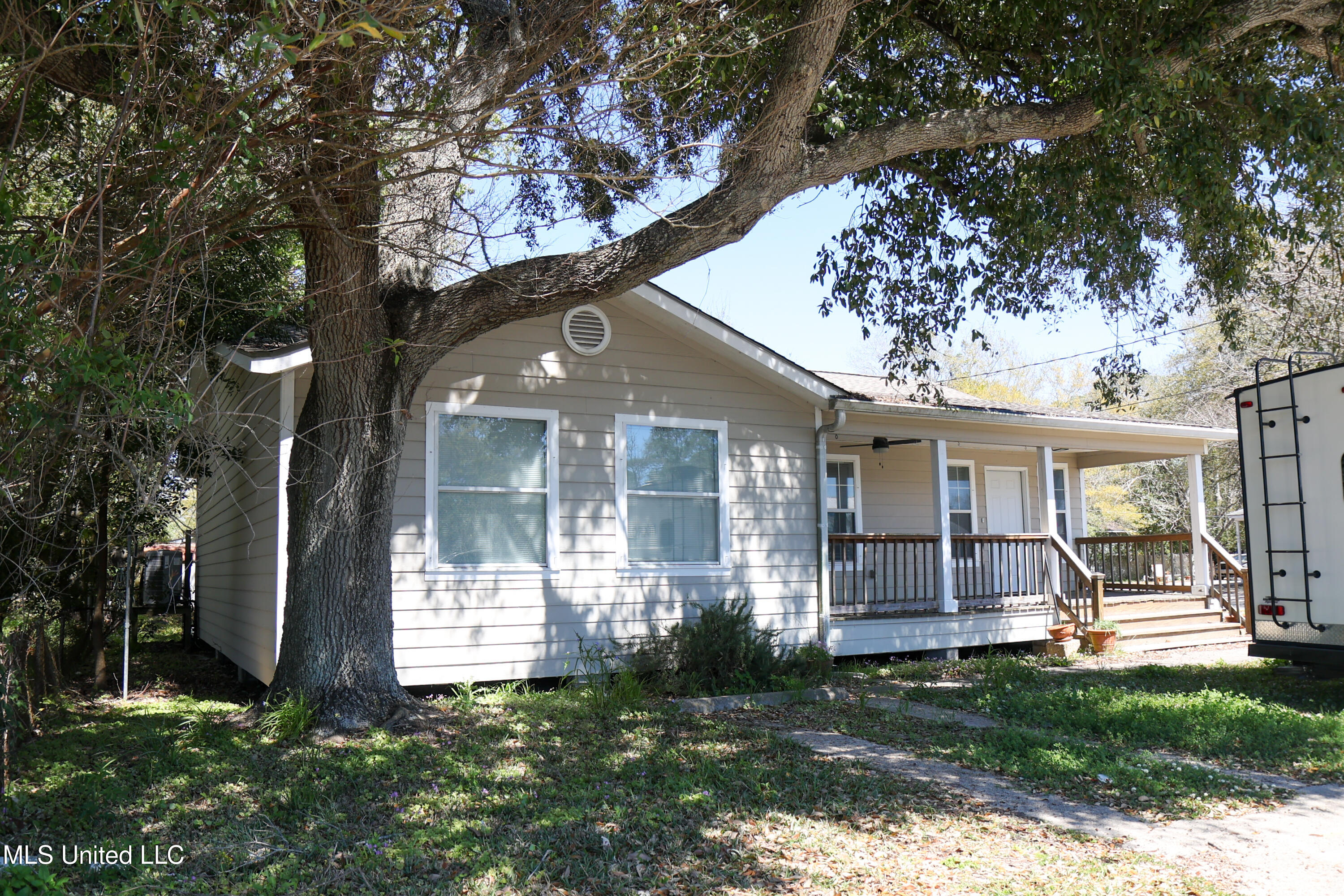1915 Ingalls Avenue Property Photo 6