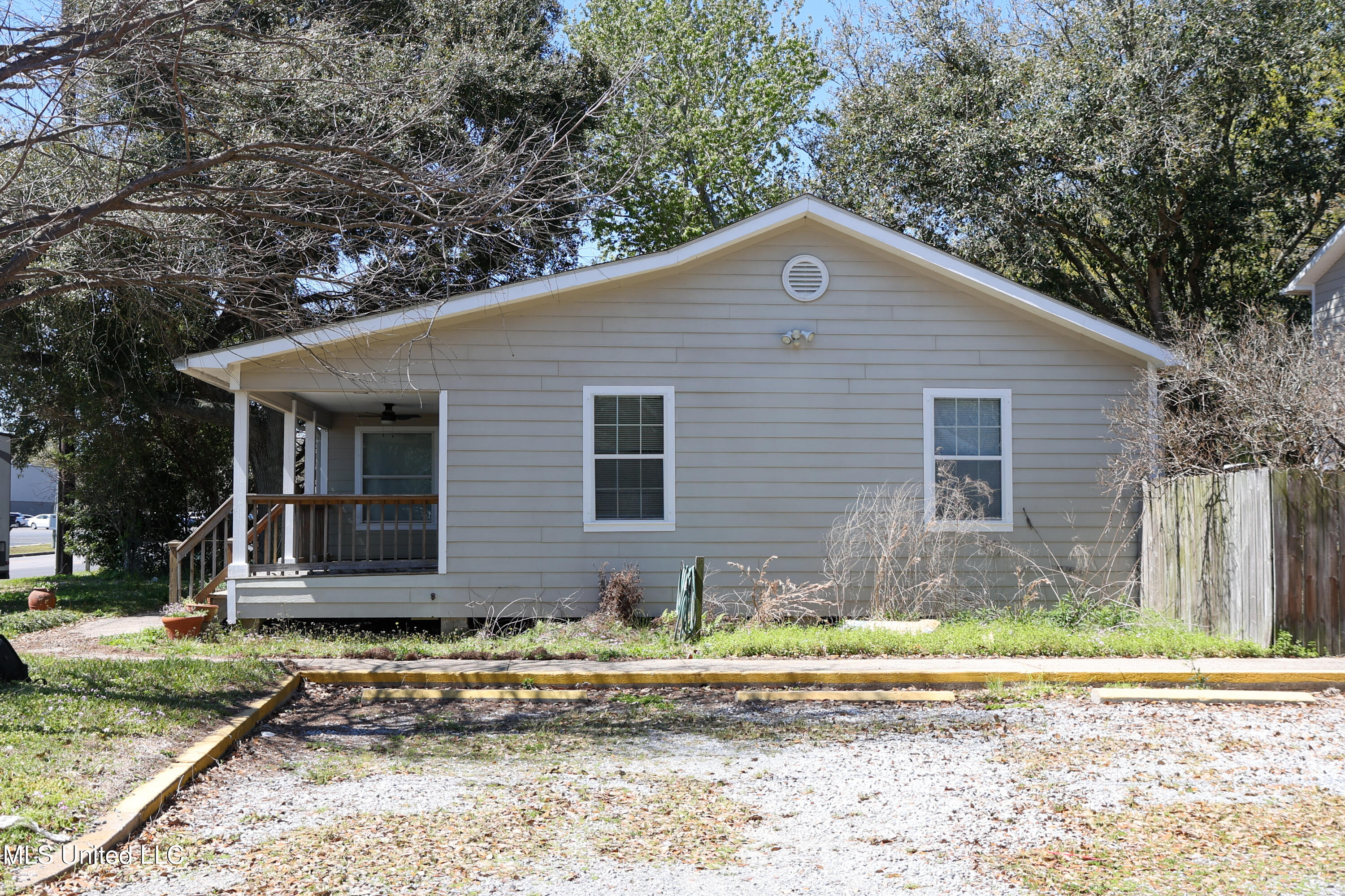 1915 Ingalls Avenue Property Photo 8