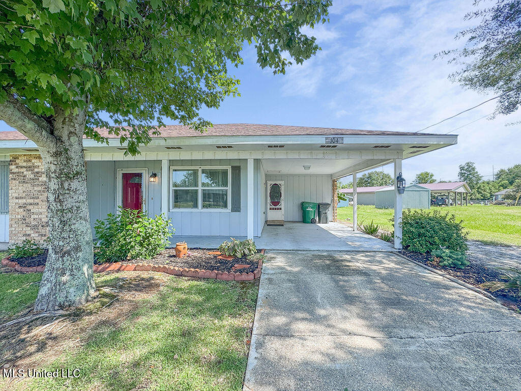 104 Tiffany Street Property Photo 3