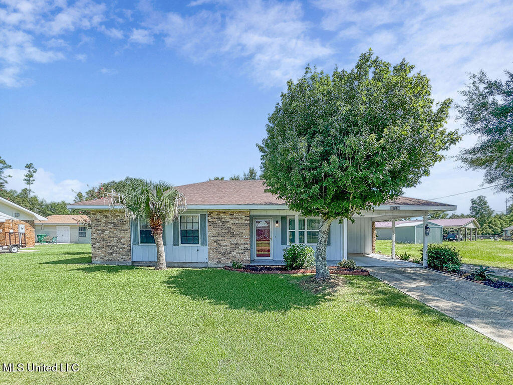 104 Tiffany Street Property Photo 4