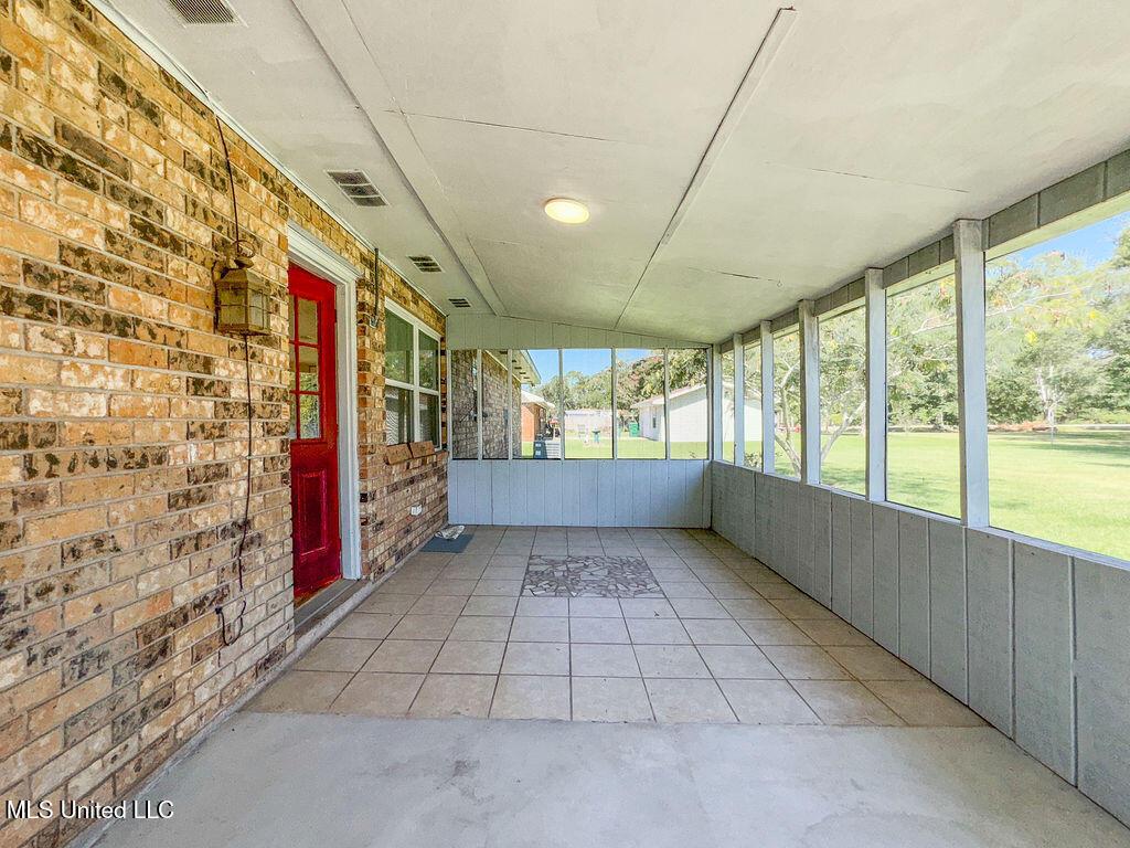 104 Tiffany Street Property Photo 6