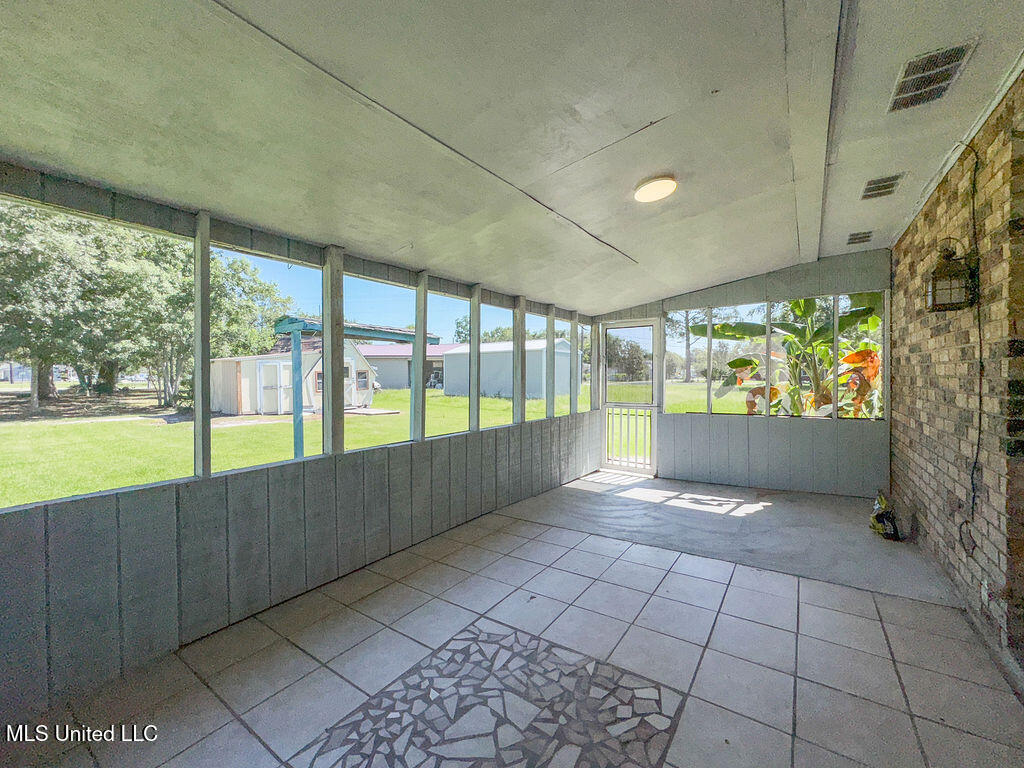 104 Tiffany Street Property Photo 7