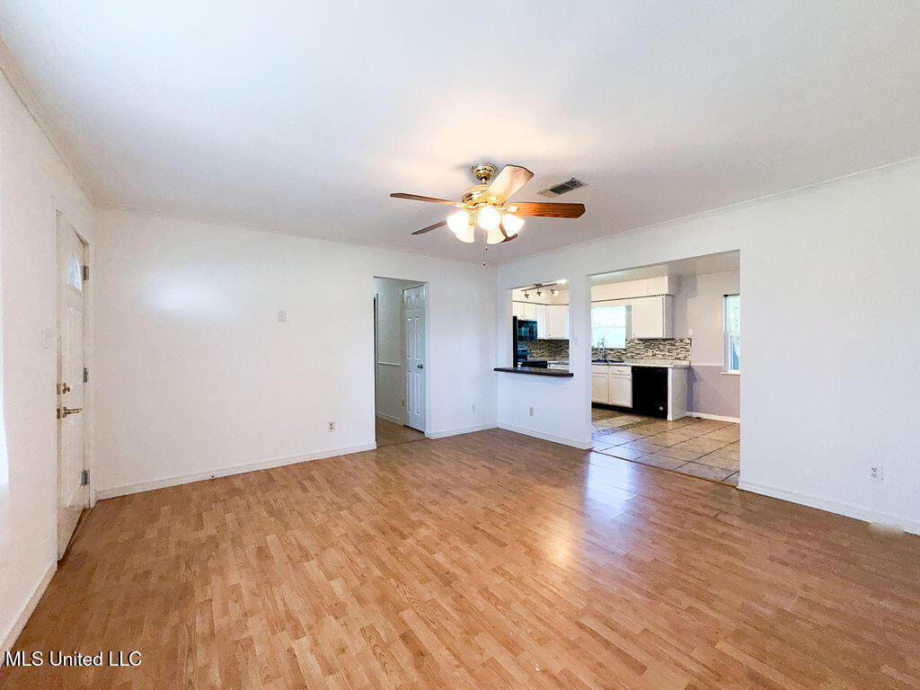 104 Tiffany Street Property Photo 9