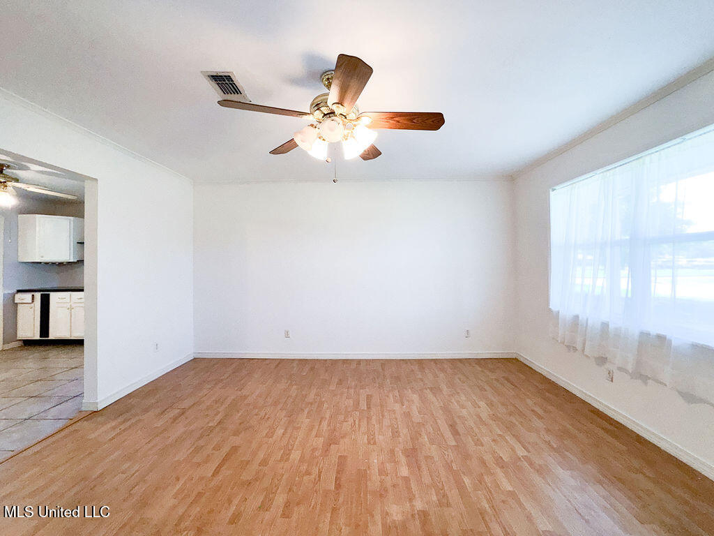 104 Tiffany Street Property Photo 10