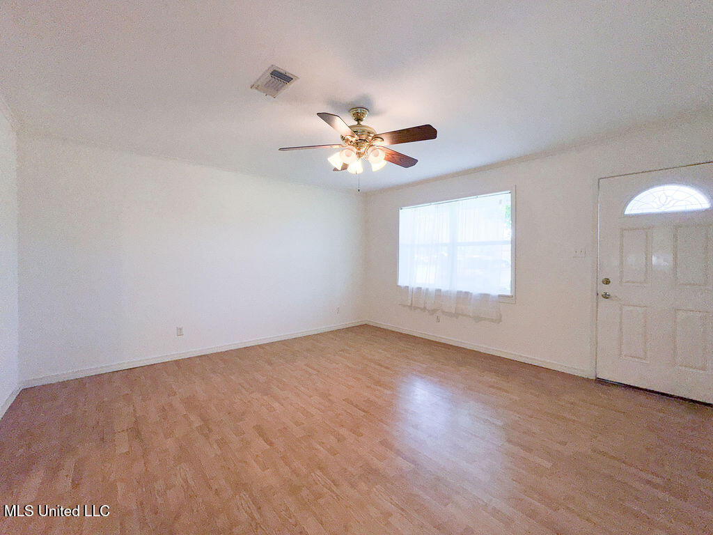 104 Tiffany Street Property Photo 11