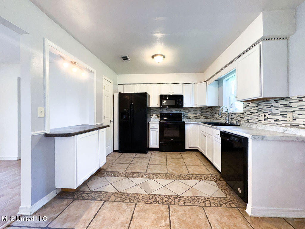 104 Tiffany Street Property Photo 12