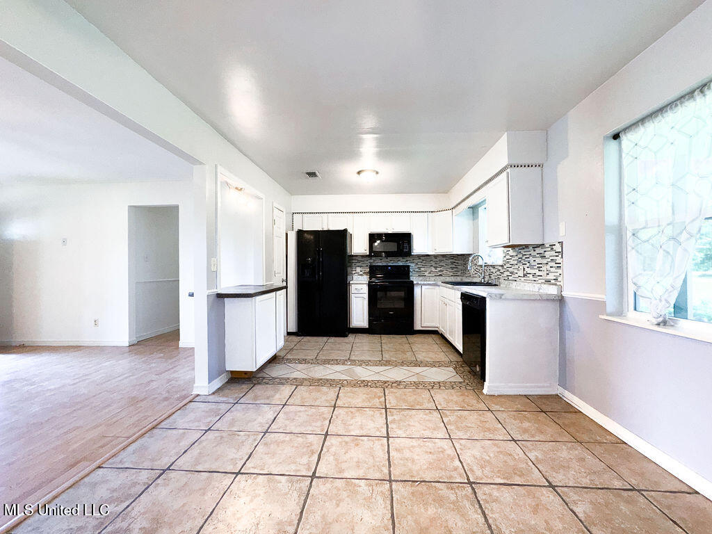 104 Tiffany Street Property Photo 14