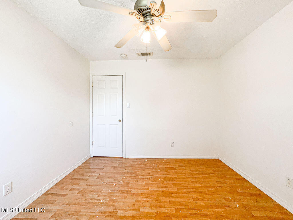 104 Tiffany Street Property Photo 16