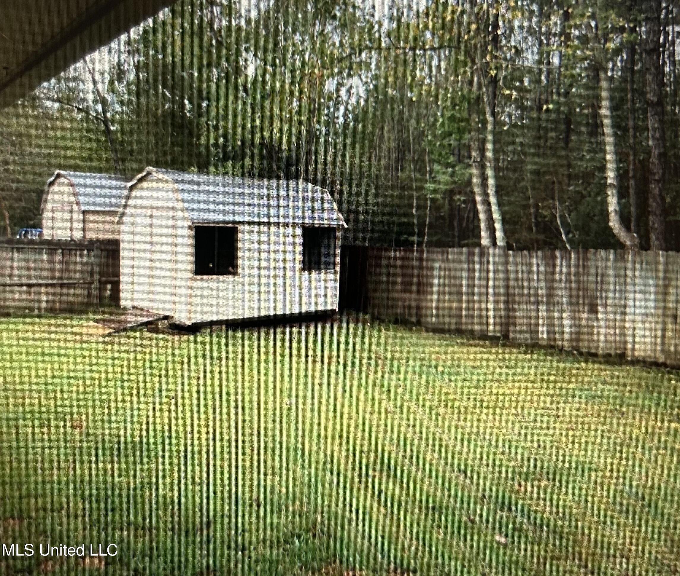 6905 Pinehurst Drive Property Photo 4