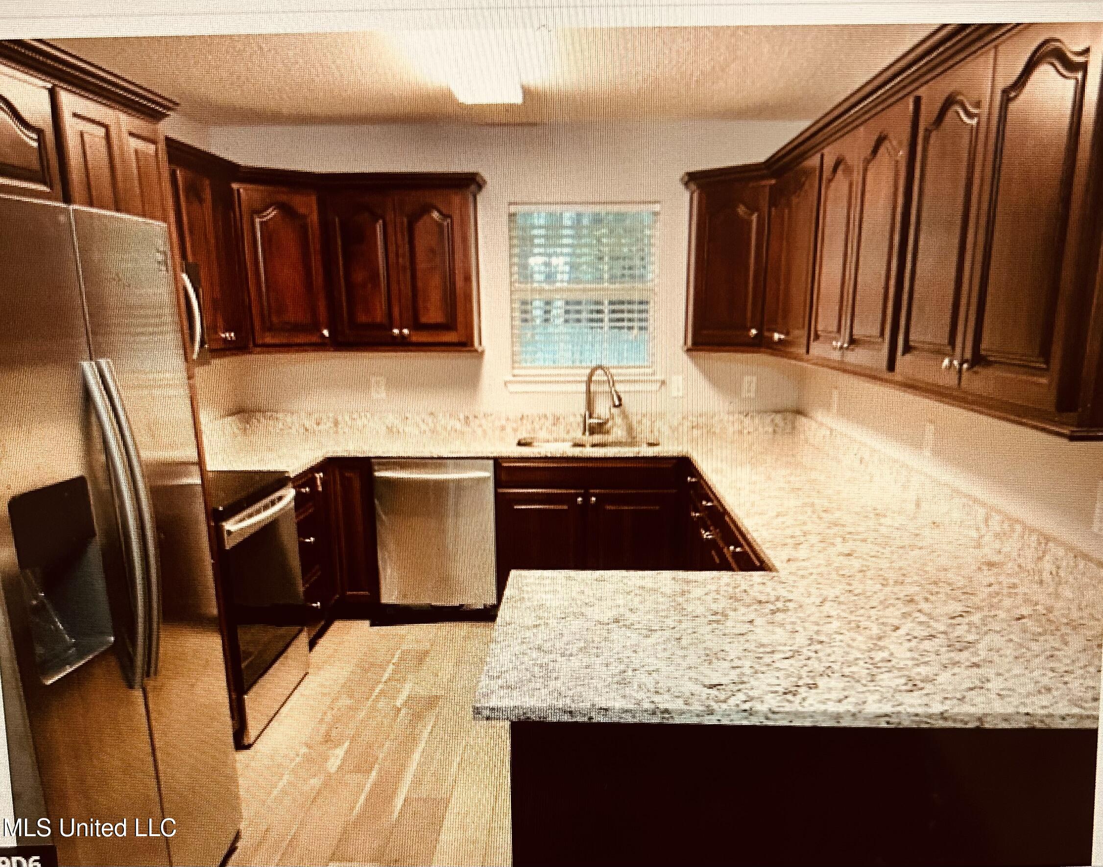 6905 Pinehurst Drive Property Photo 6