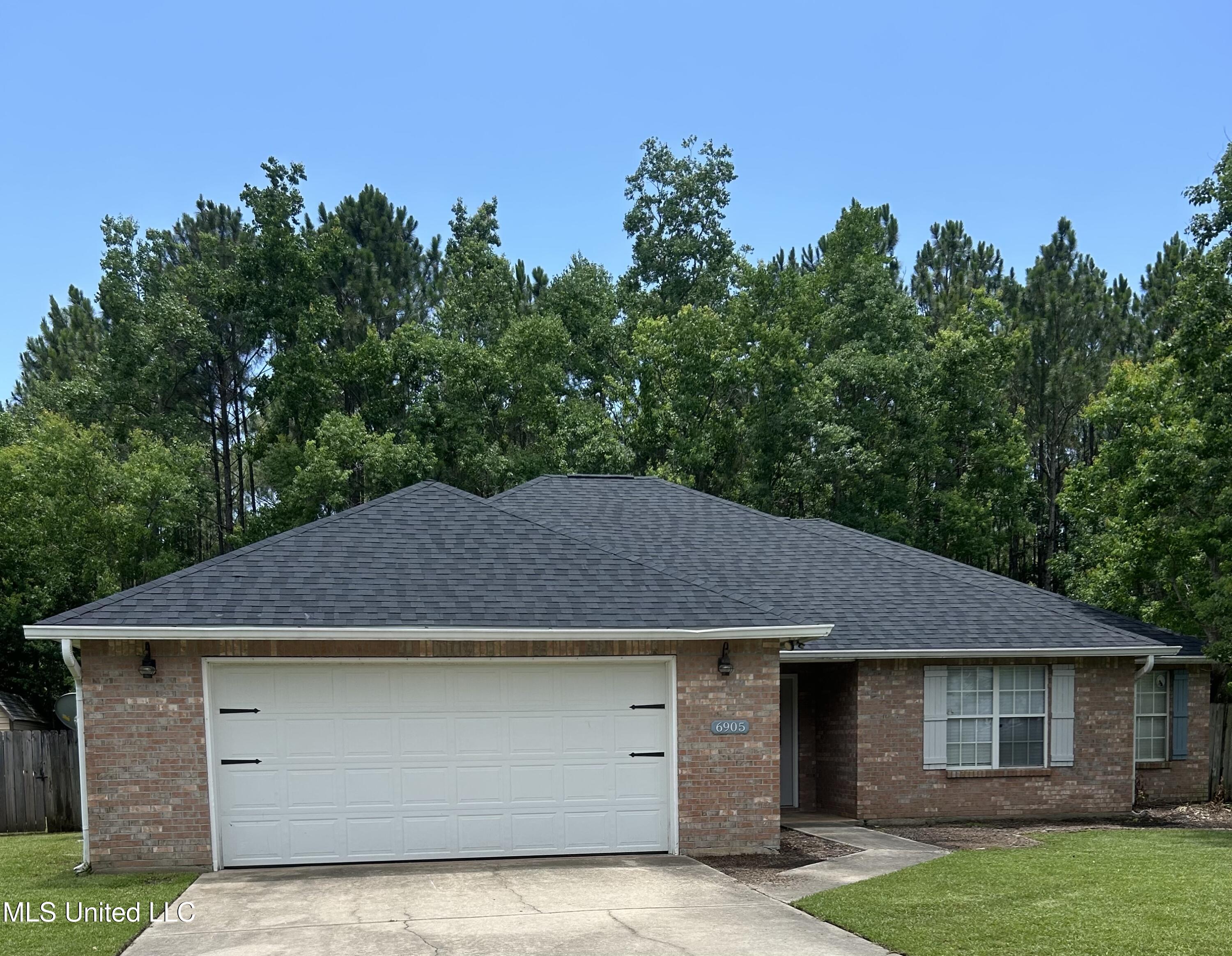 6905 Pinehurst Drive Property Photo 8