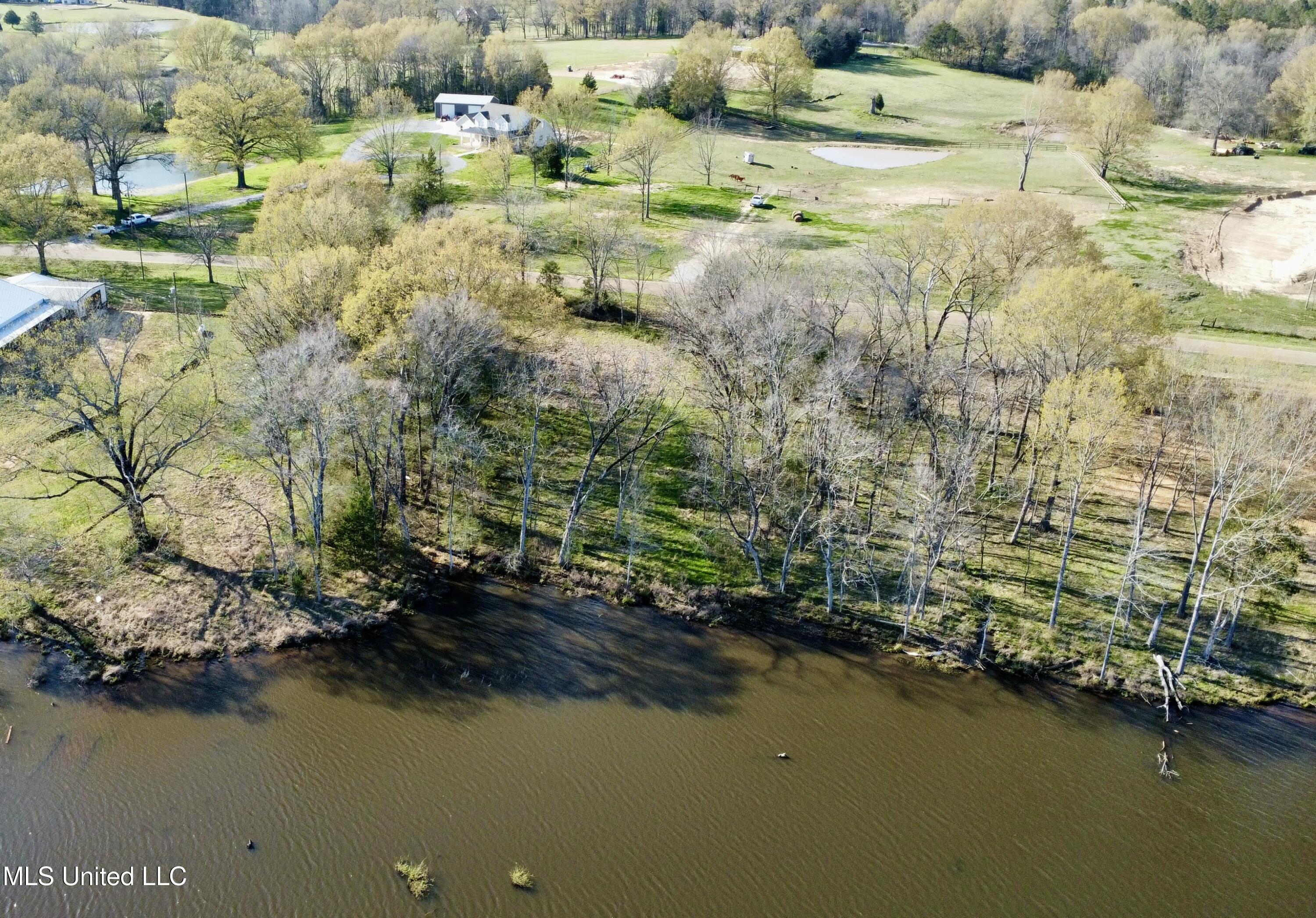 1165 N Ratliff Road Property Photo 4