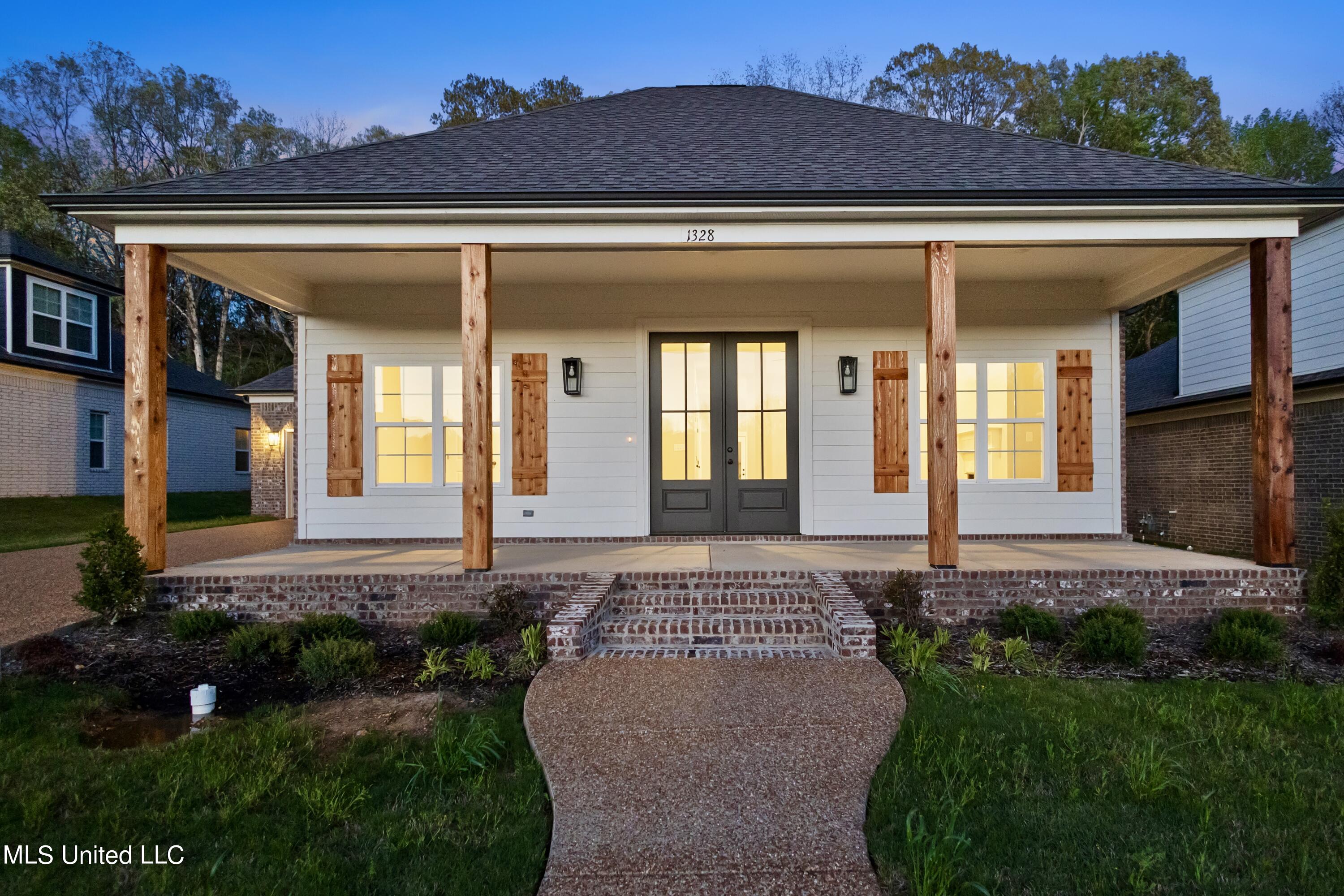 1375 Creekside Lane Property Photo 1
