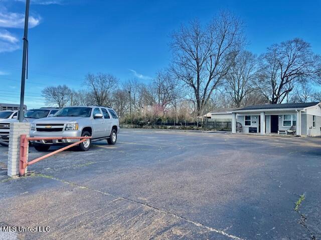 321 E Main Street Property Photo 6