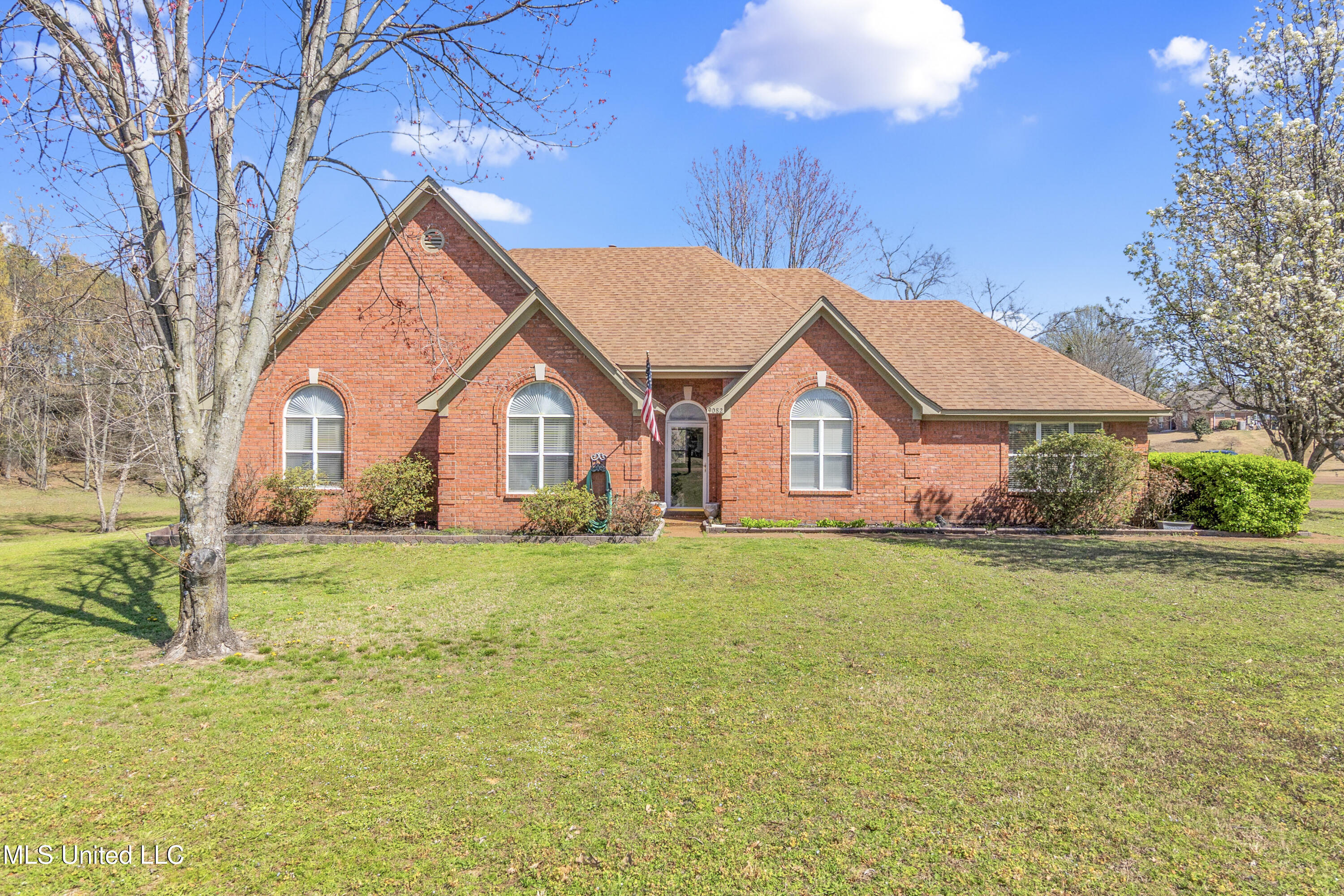 9082 Fox Cove Property Photo 1